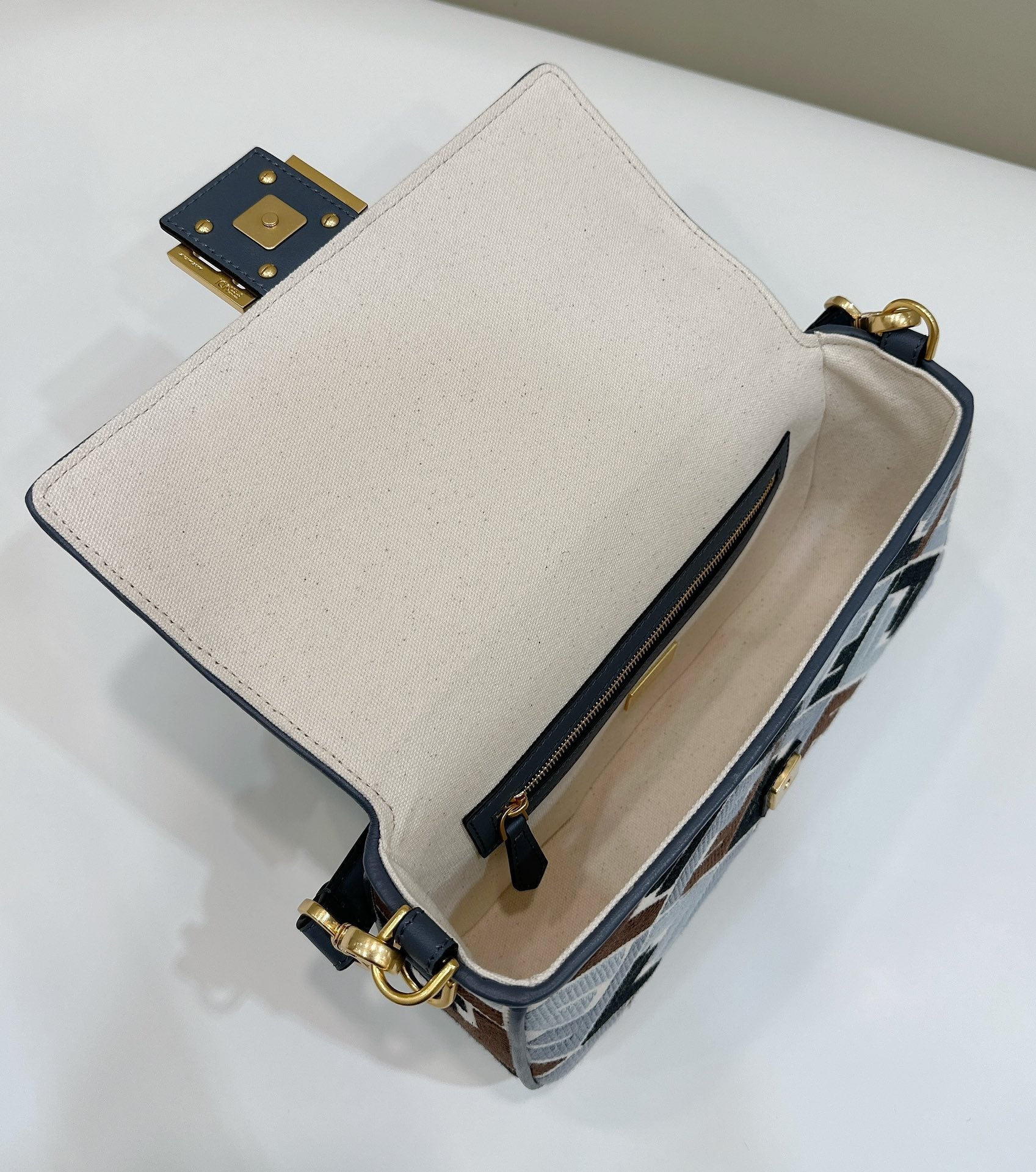 BAGUETTE CANVAS 27 BAG BLACK STRAP WITH MULTICOLOUR EMBROIDERY GOLD HARDWARE mysite