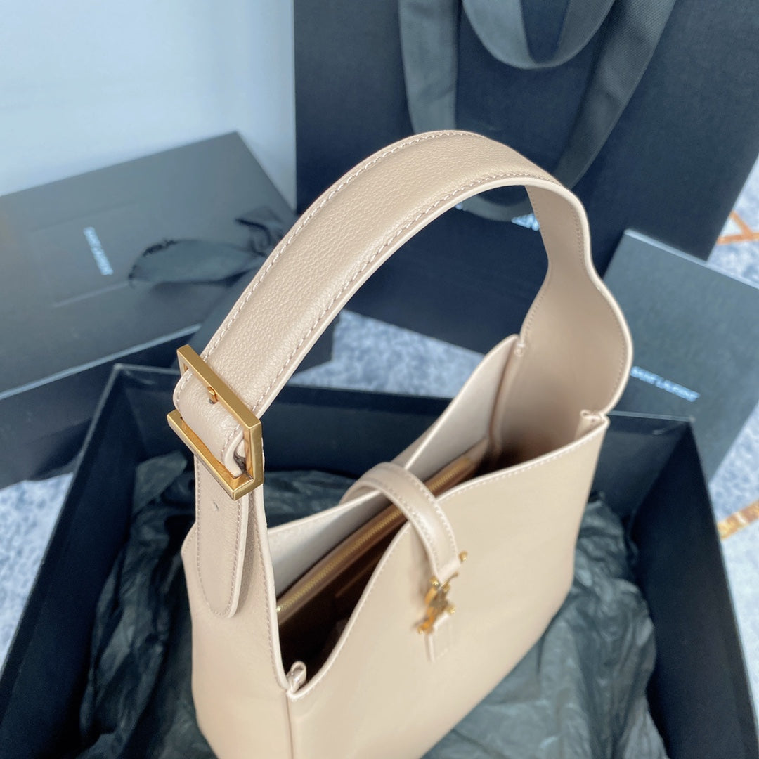 LE 5 À 7 SMALL SUPPLE 23 IN BEIGE LAMBSKIN GOLD BUCKLE mysite