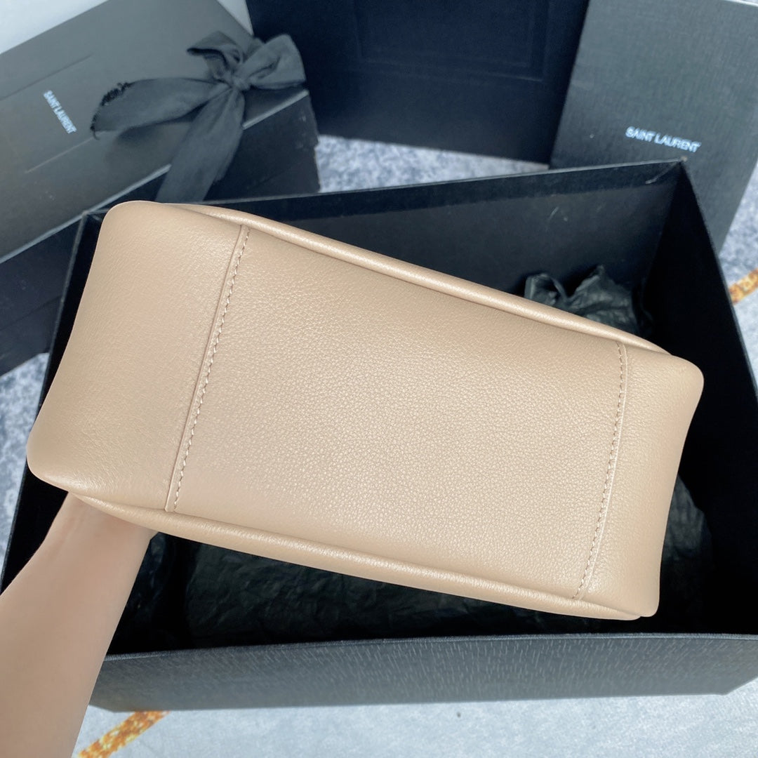 LE 5 À 7 SMALL SUPPLE 23 IN BEIGE LAMBSKIN GOLD BUCKLE mysite