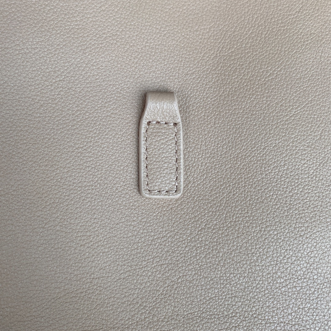 LE 5 À 7 SMALL SUPPLE 23 IN BEIGE LAMBSKIN GOLD BUCKLE mysite