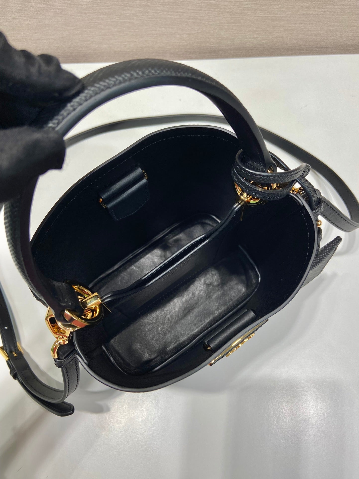 MINI BUCKET BAG 18 IN BLACK SAFFIANO LEATHER mysite