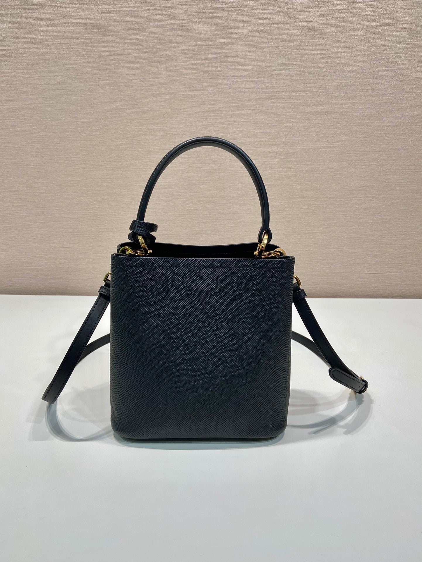 MINI BUCKET BAG 18 IN BLACK SAFFIANO LEATHER mysite