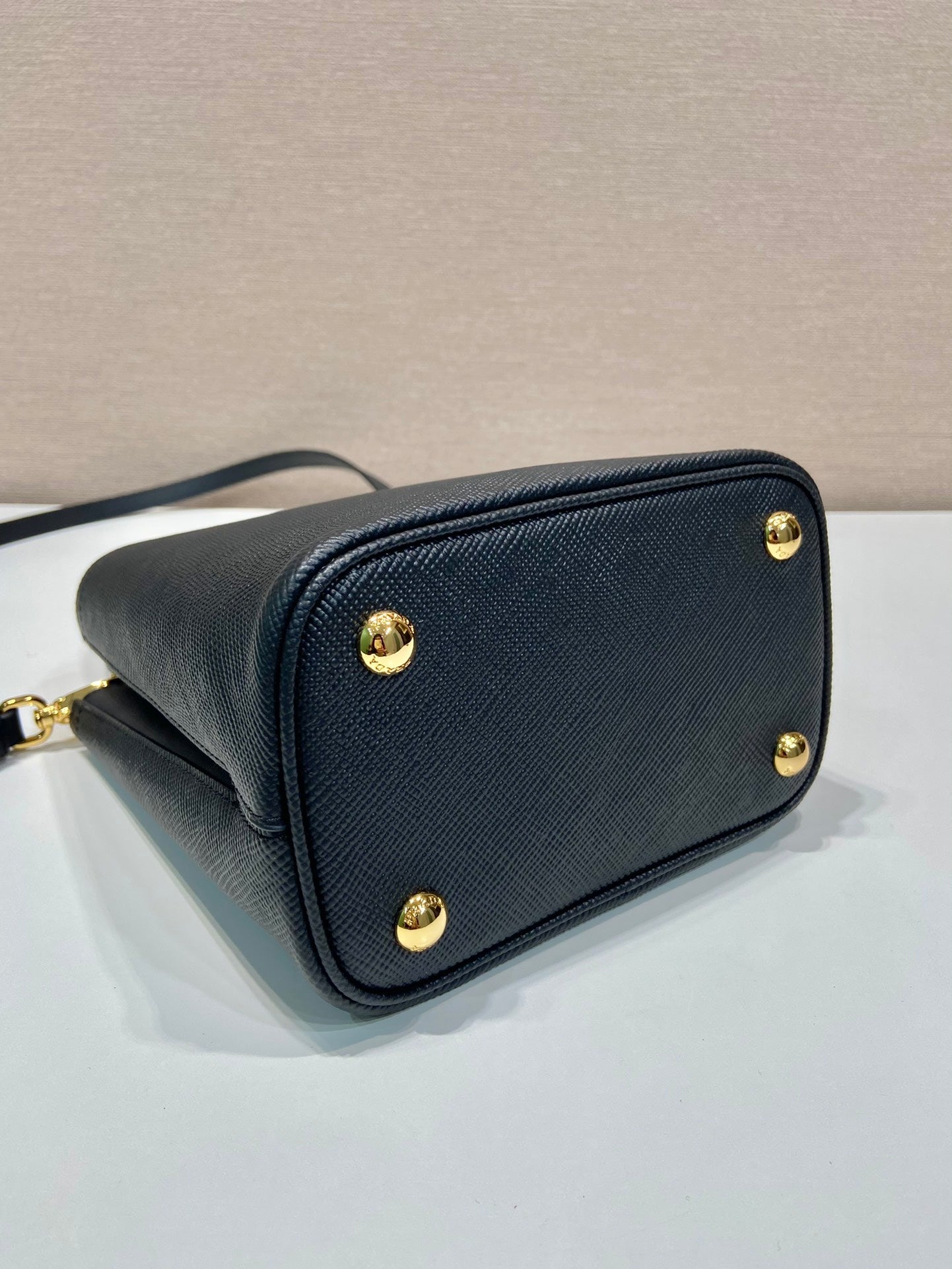 MINI BUCKET BAG 18 IN BLACK SAFFIANO LEATHER mysite