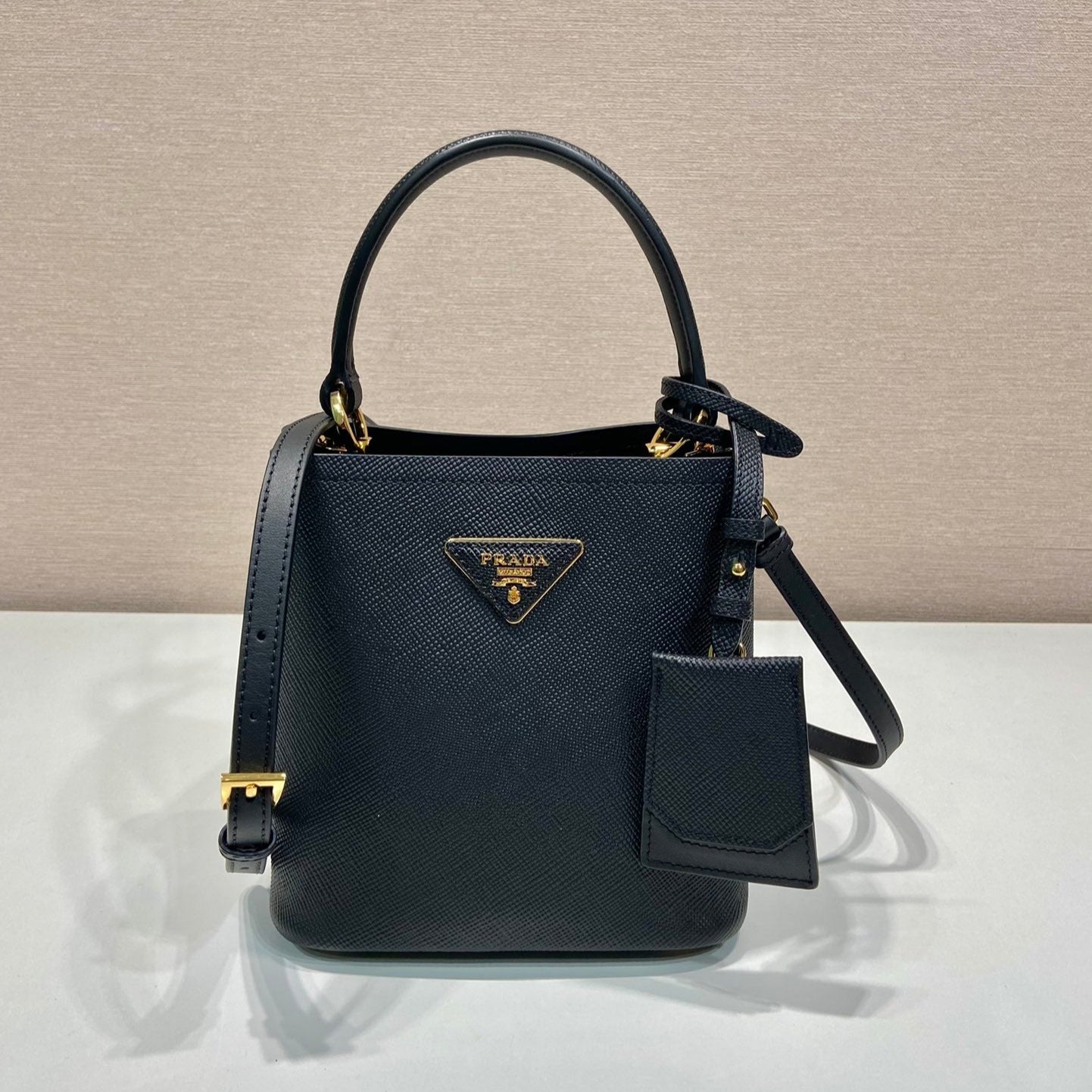 MINI BUCKET BAG 18 IN BLACK SAFFIANO LEATHER mysite