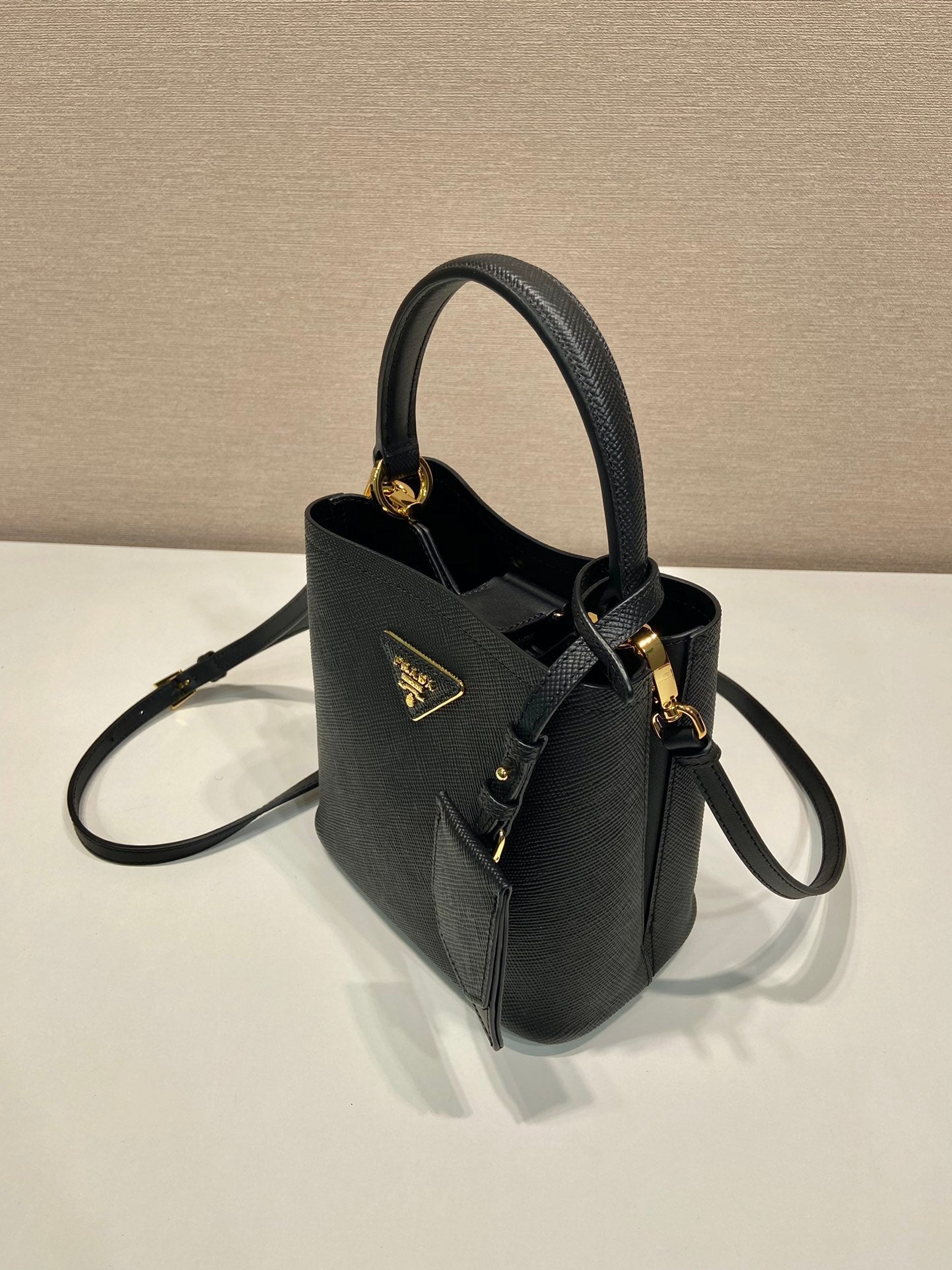 MINI BUCKET BAG 18 IN BLACK SAFFIANO LEATHER mysite