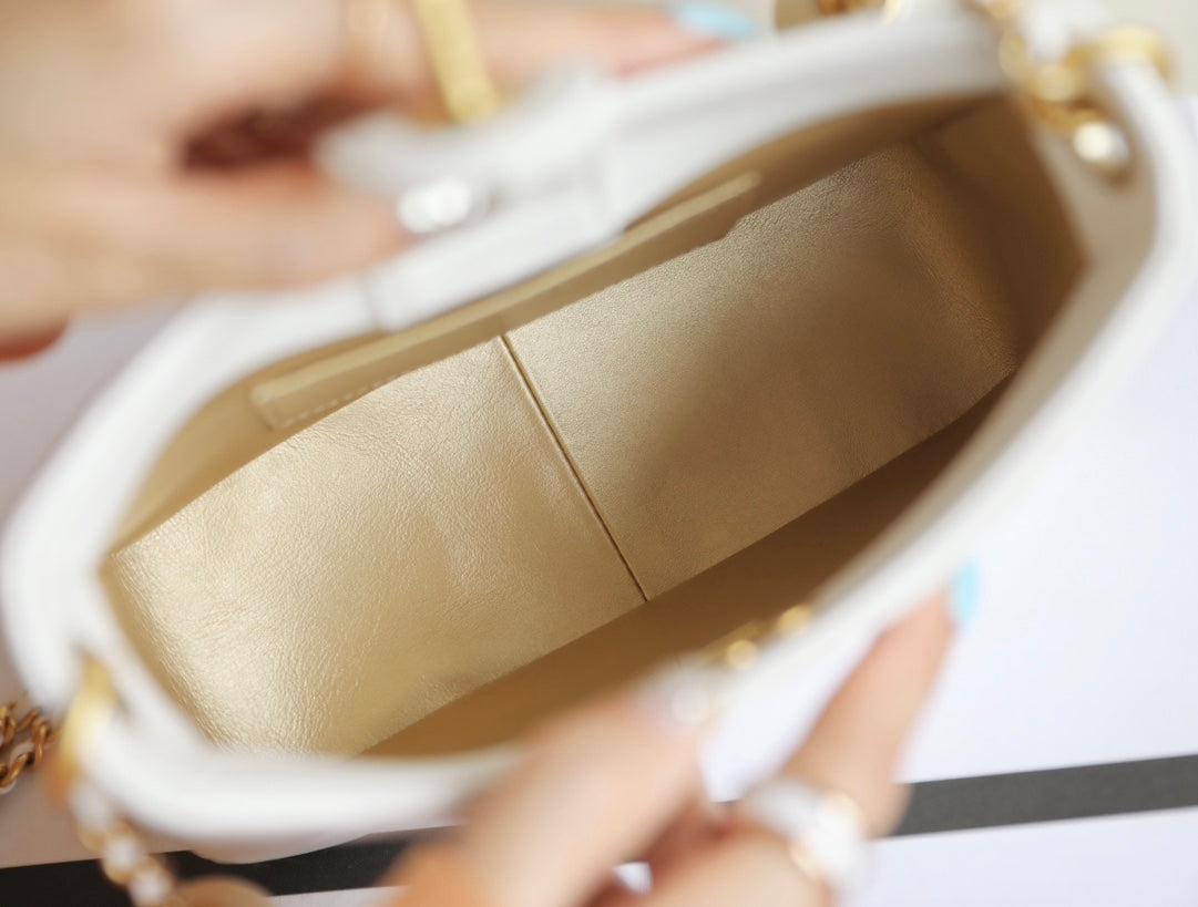 cc 24s hobo bag 19cm white lambskin pearl ball mysite