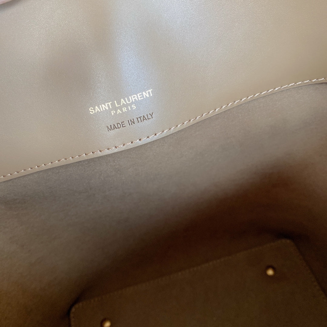 le 37 20cm dark beige shiny calfskin mysite