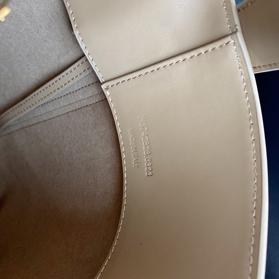 le 37 20cm dark beige shiny calfskin mysite