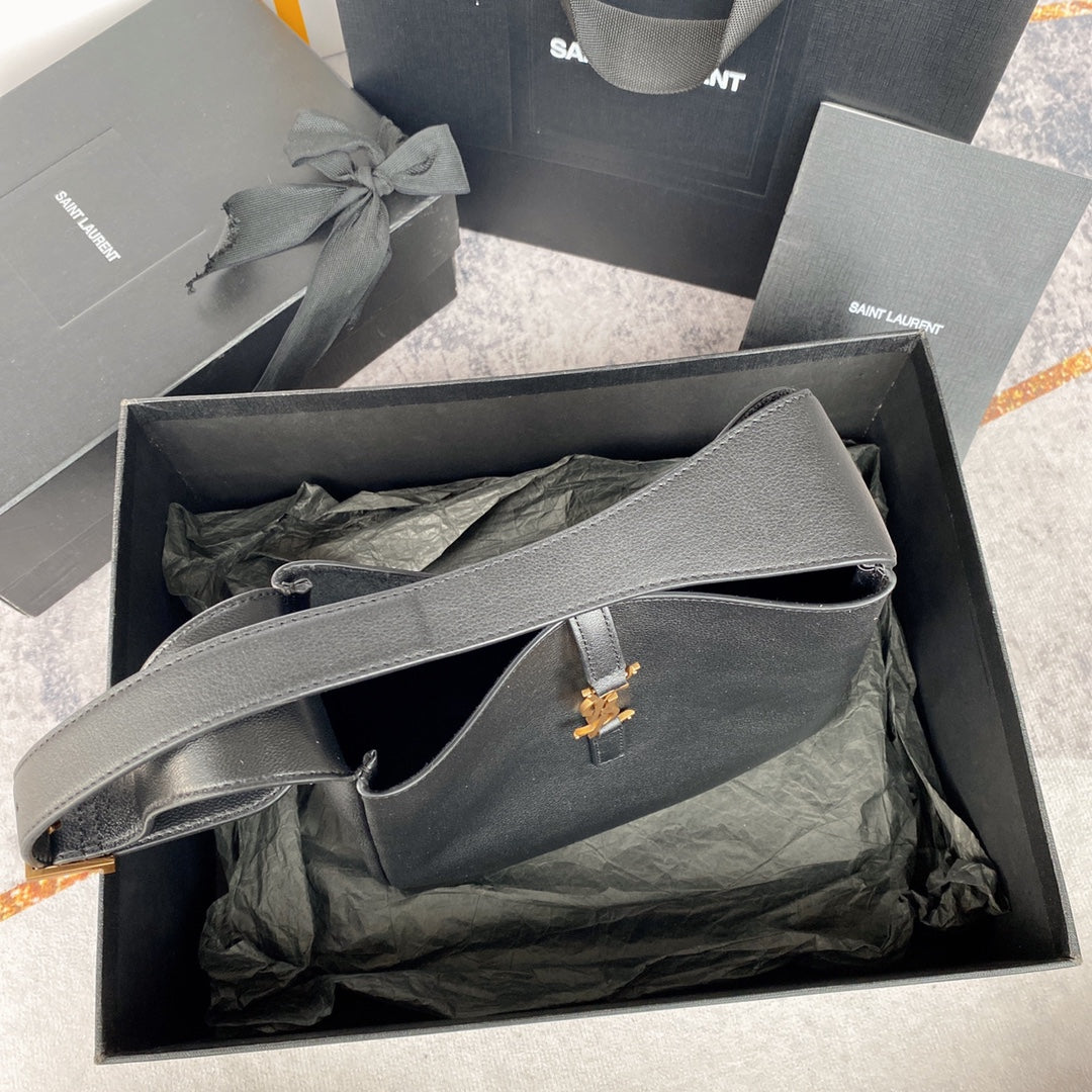 LE 5 À 7 SMALL SUPPLE 23 IN GRAY LAMBSKIN GOLD BUCKLE mysite