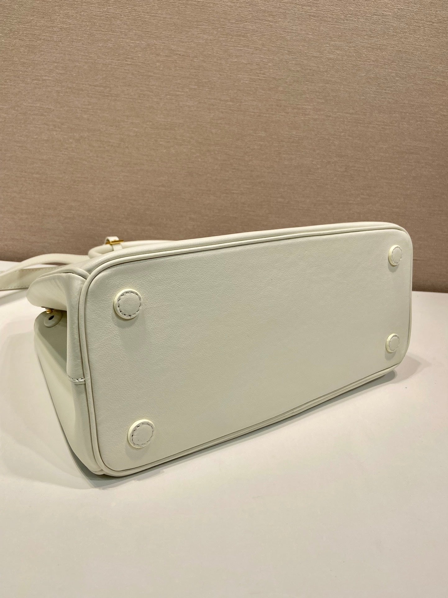 LARGE GALLERIA BAG 32 IN WHITE SMOOTH CALFSKIN GOLD HARDWARE mysite