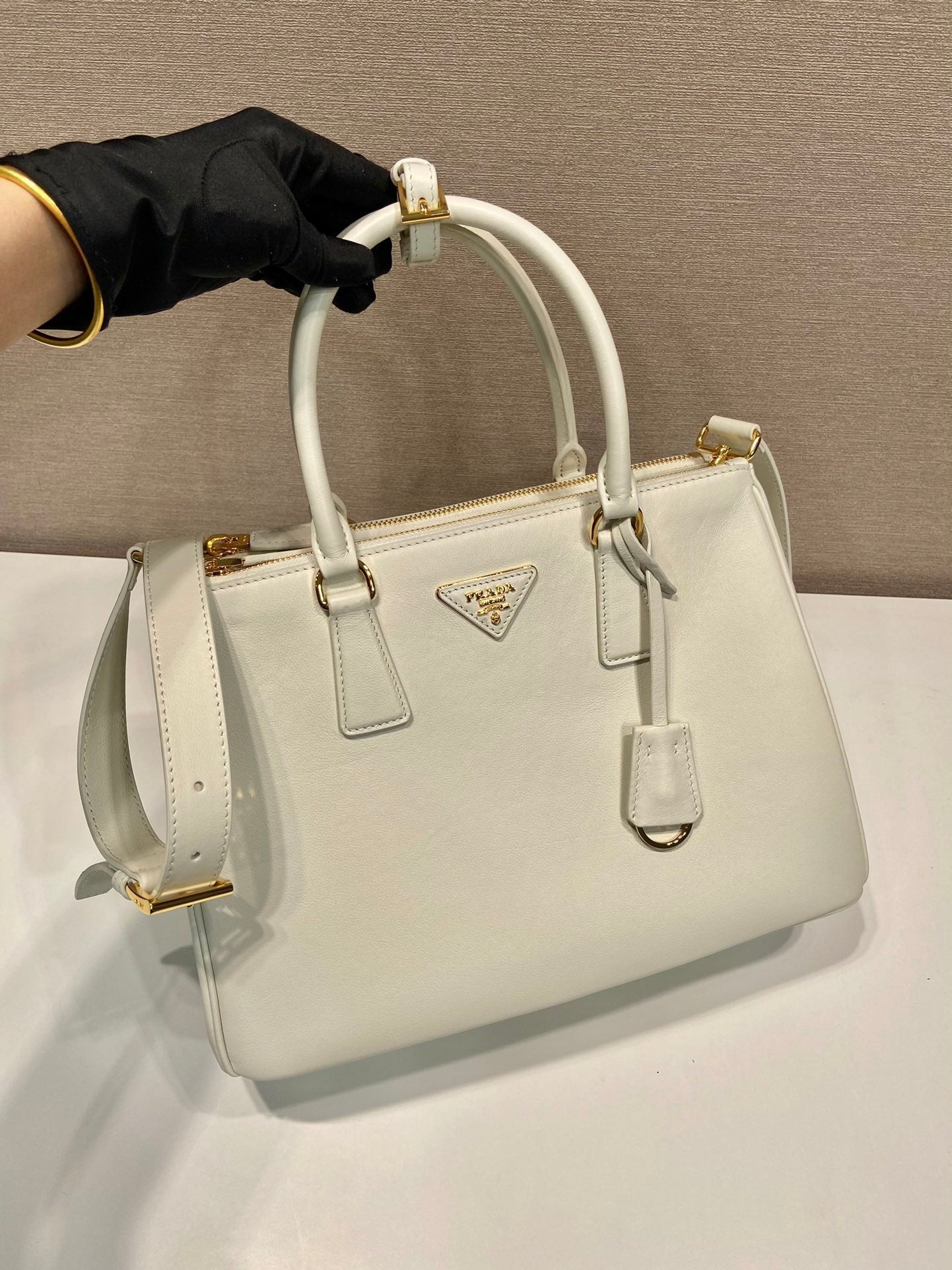 LARGE GALLERIA BAG 32 IN WHITE SMOOTH CALFSKIN GOLD HARDWARE mysite