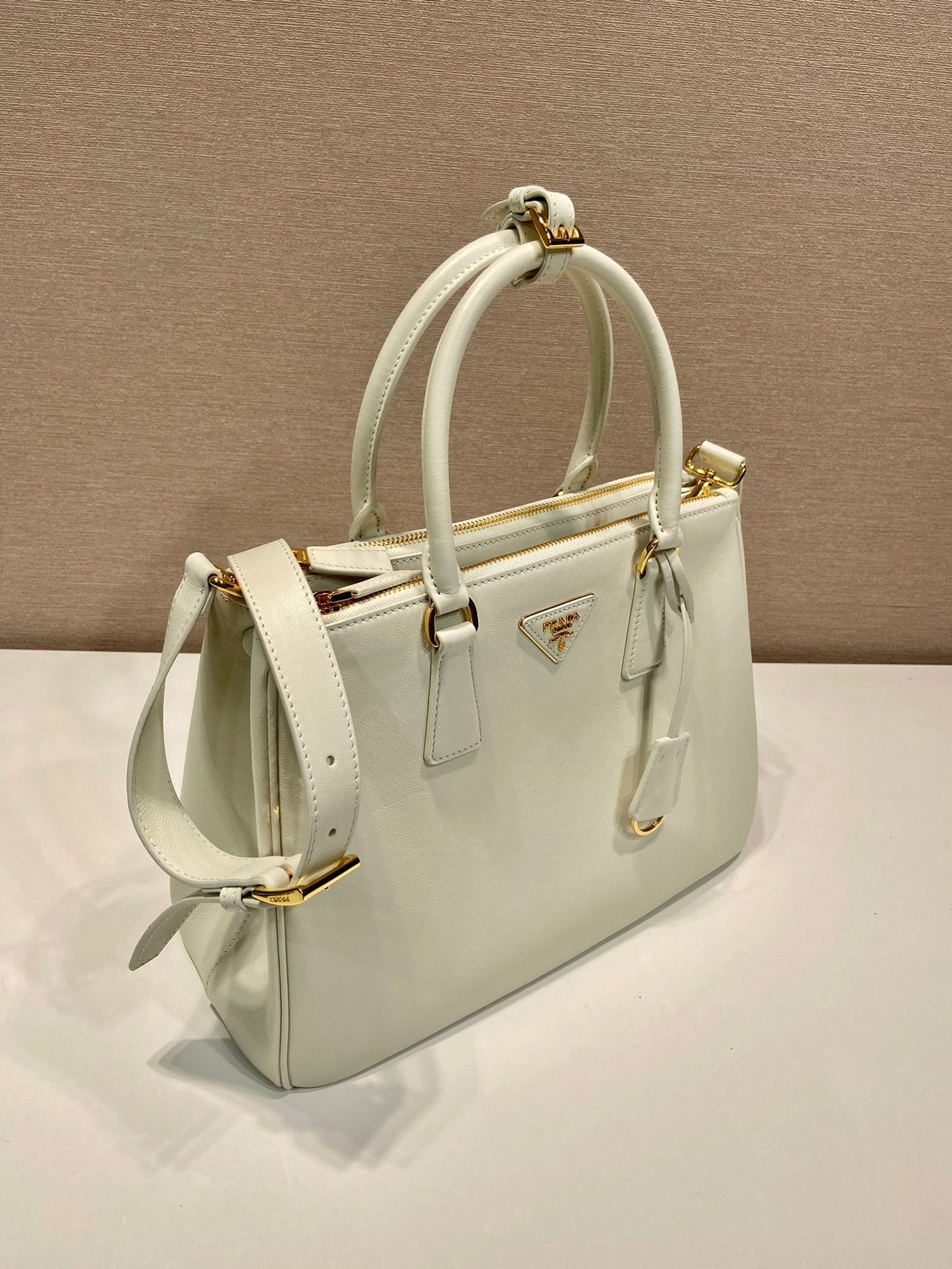 LARGE GALLERIA BAG 32 IN WHITE SMOOTH CALFSKIN GOLD HARDWARE mysite