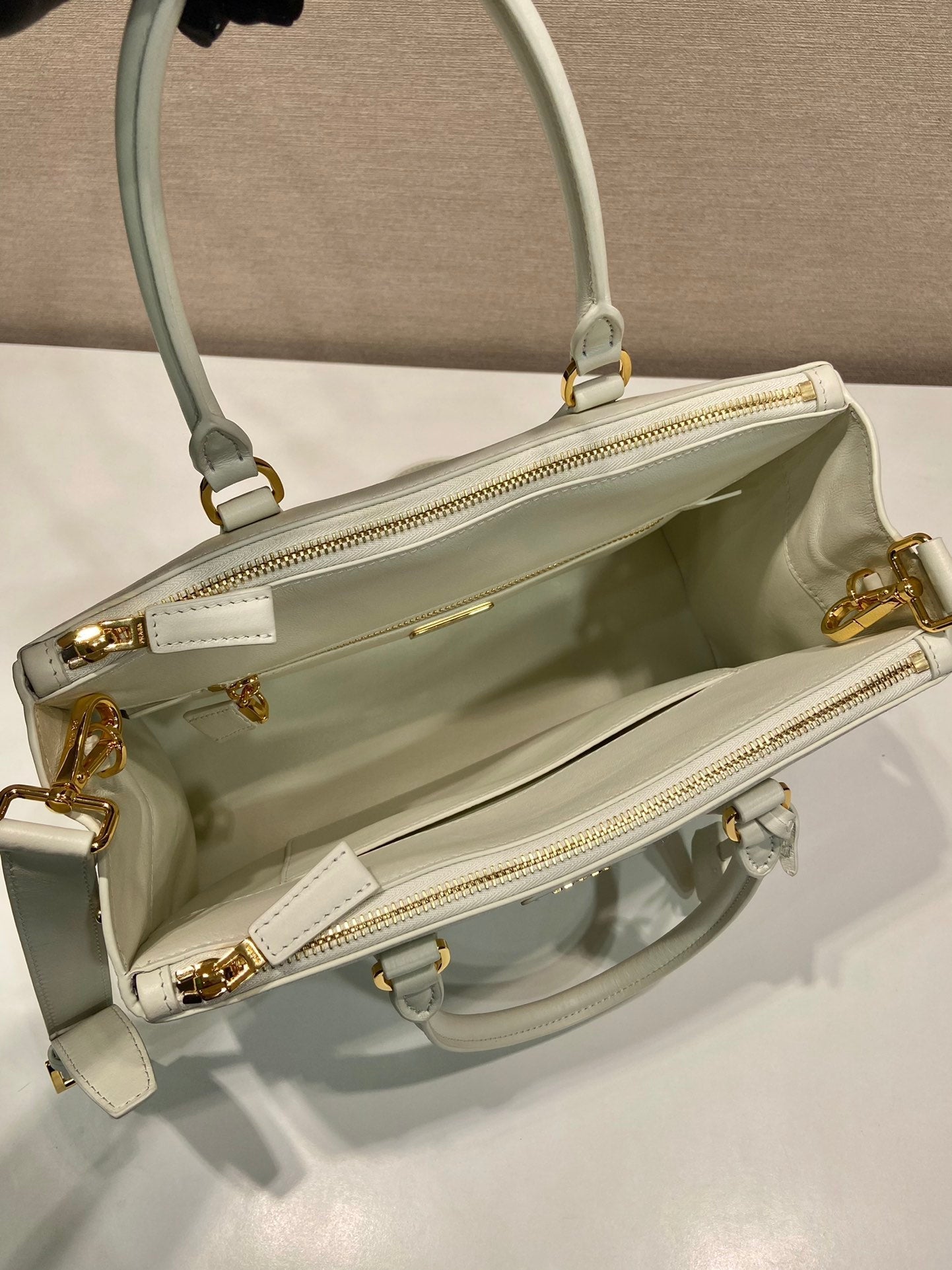 LARGE GALLERIA BAG 32 IN WHITE SMOOTH CALFSKIN GOLD HARDWARE mysite