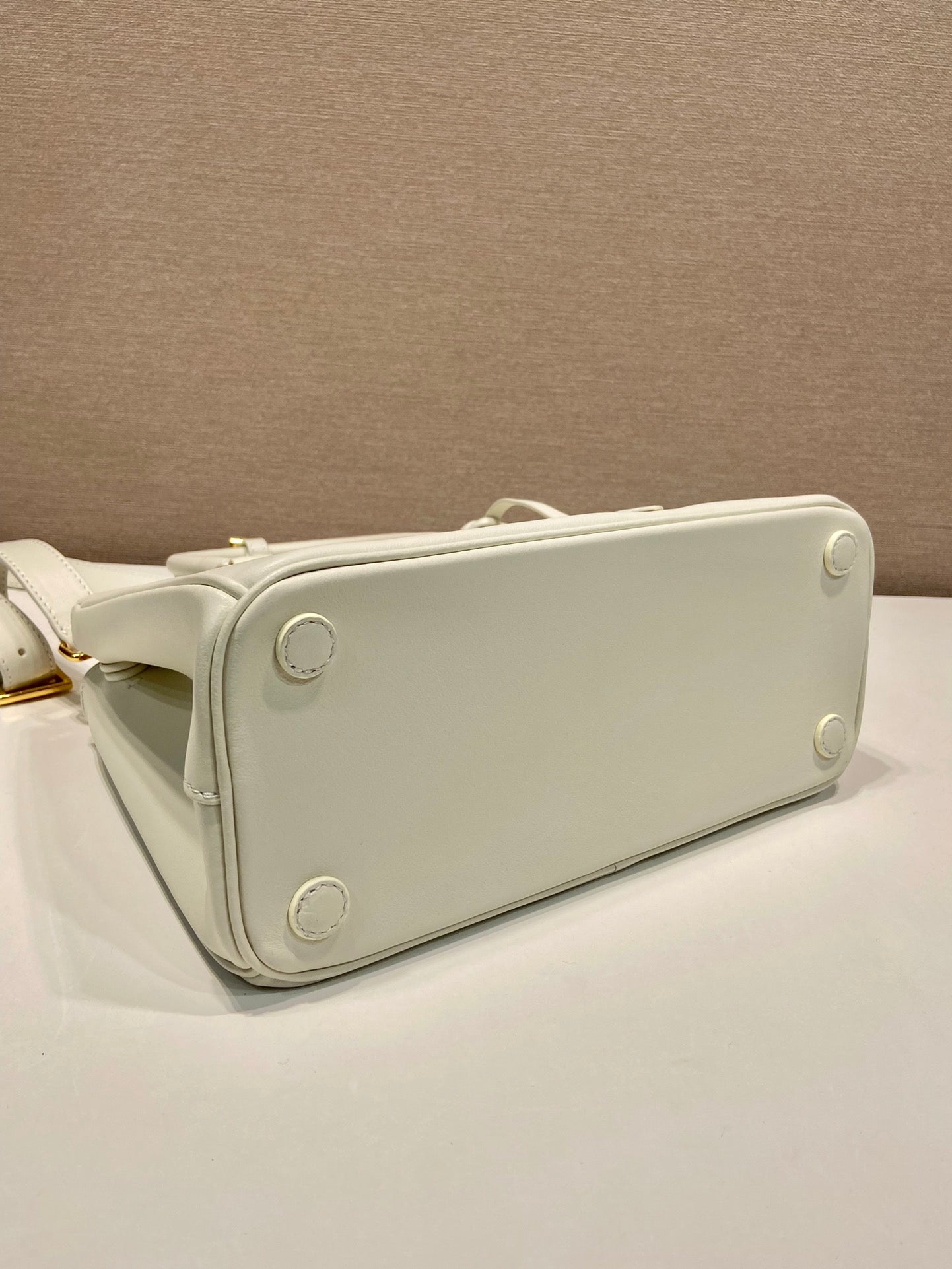 MEDIUM GALLERIA BAG 28 IN WHITE SMOOTH CALFSKIN GOLD HARDWARE mysite