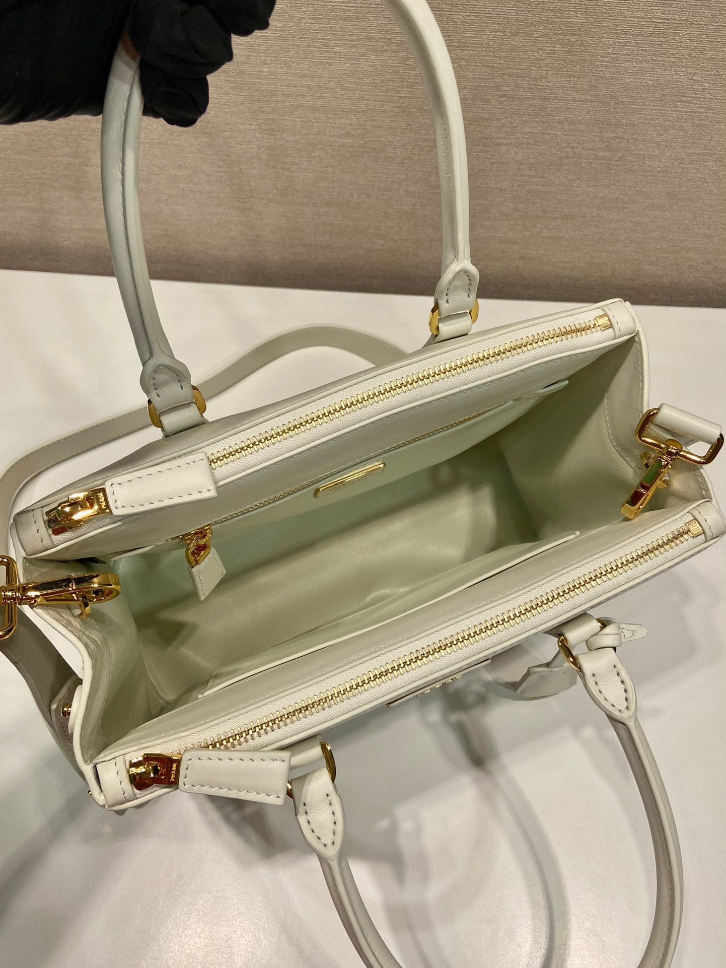 MEDIUM GALLERIA BAG 28 IN WHITE SMOOTH CALFSKIN GOLD HARDWARE mysite