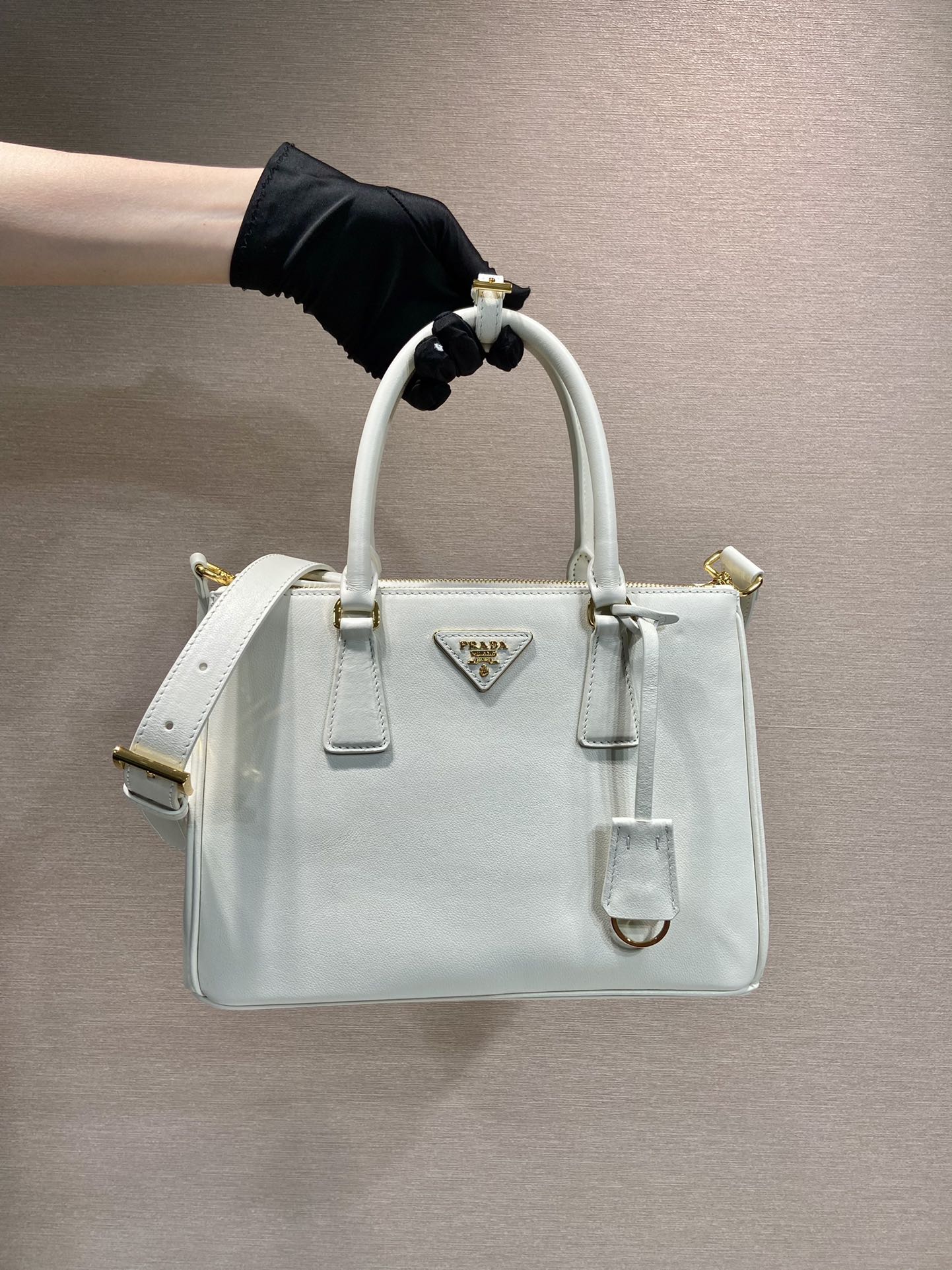 MEDIUM GALLERIA BAG 28 IN WHITE SMOOTH CALFSKIN GOLD HARDWARE mysite