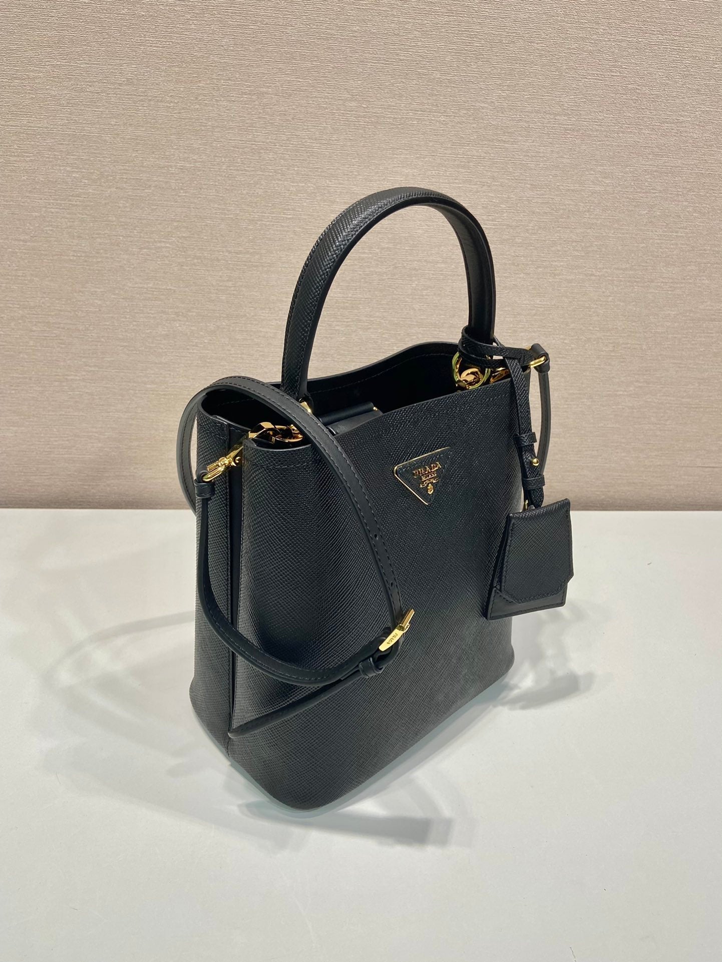 BUCKET BAG 23 IN BLACK SAFFIANO LEATHER mysite