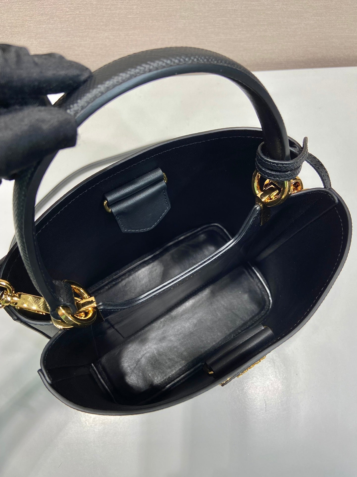BUCKET BAG 23 IN BLACK SAFFIANO LEATHER mysite