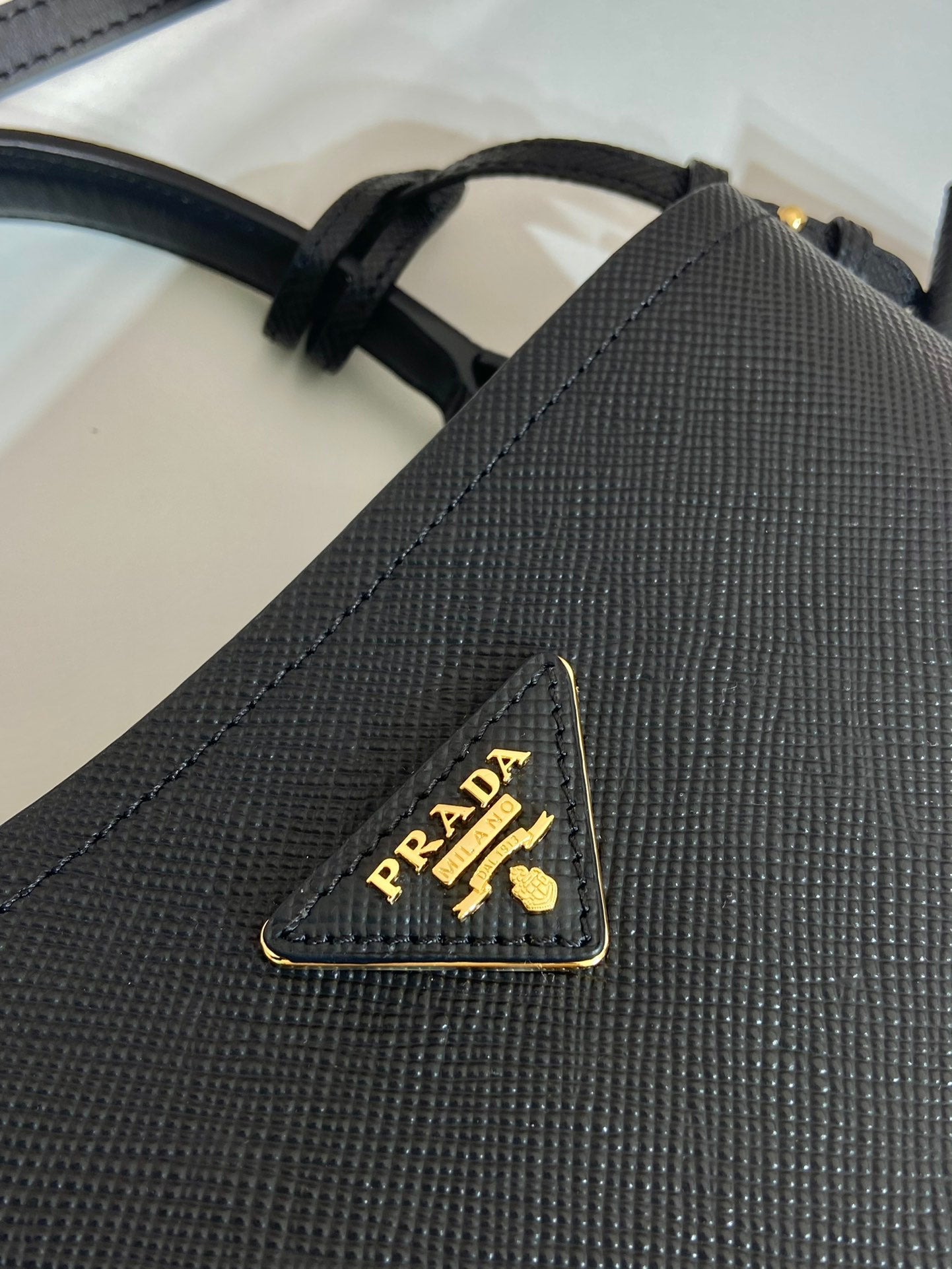 BUCKET BAG 23 IN BLACK SAFFIANO LEATHER mysite