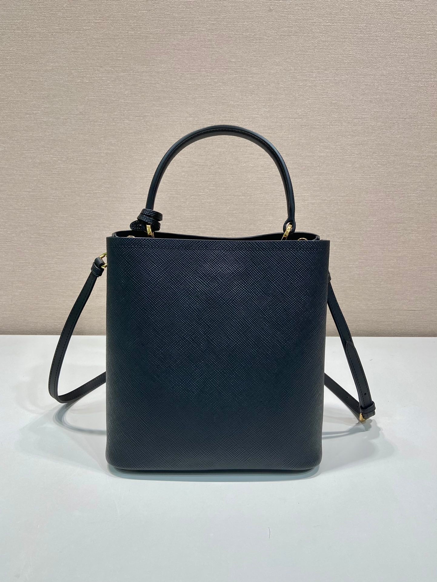 BUCKET BAG 23 IN BLACK SAFFIANO LEATHER mysite