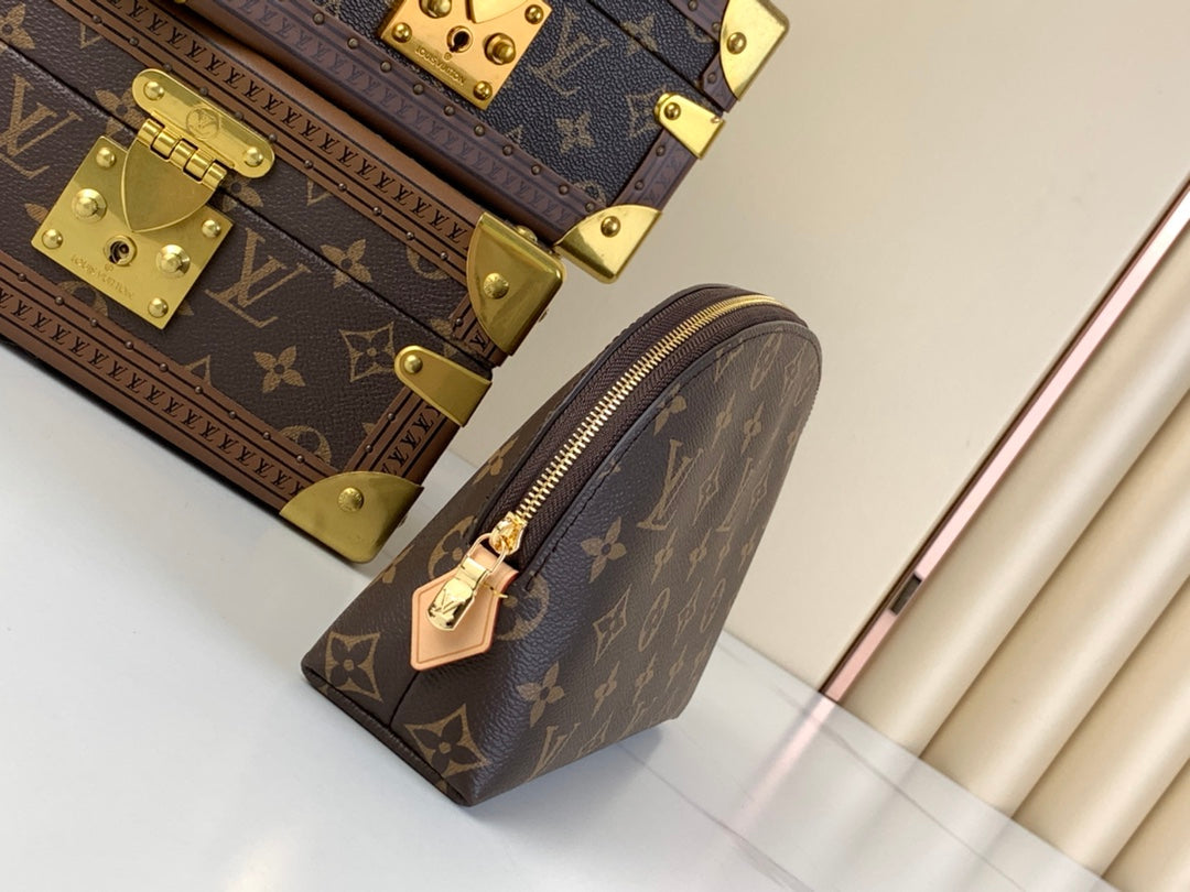 COSMETIC POUCH 22 IN BROWN MONOGRAM CANVAS mysite