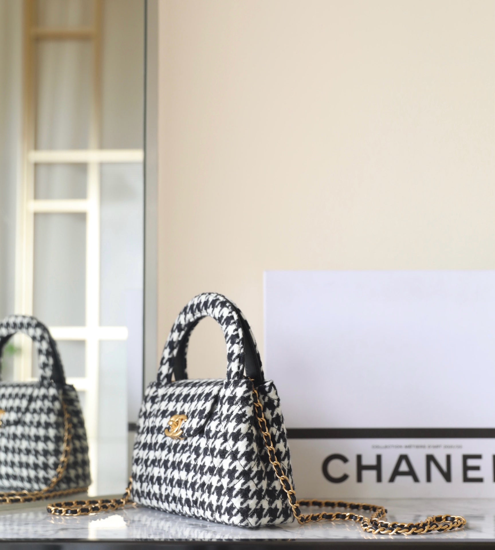 cc 24a nano 19cm kelly shopper bag black white tweed mysite