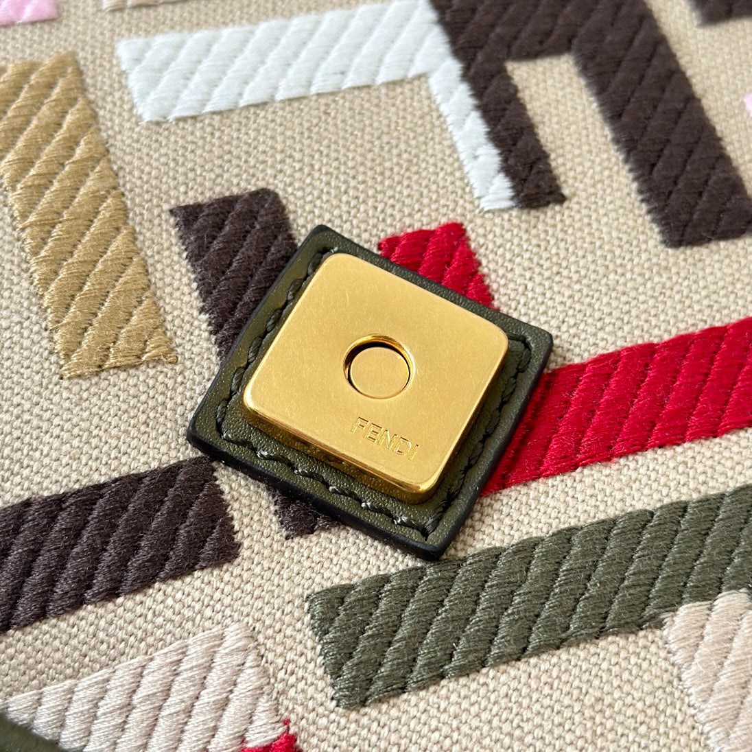 BAGUETTE CANVAS 27 BAG WITH MULTICOLOUR FF EMBROIDERY GOLD HARDWARE mysite