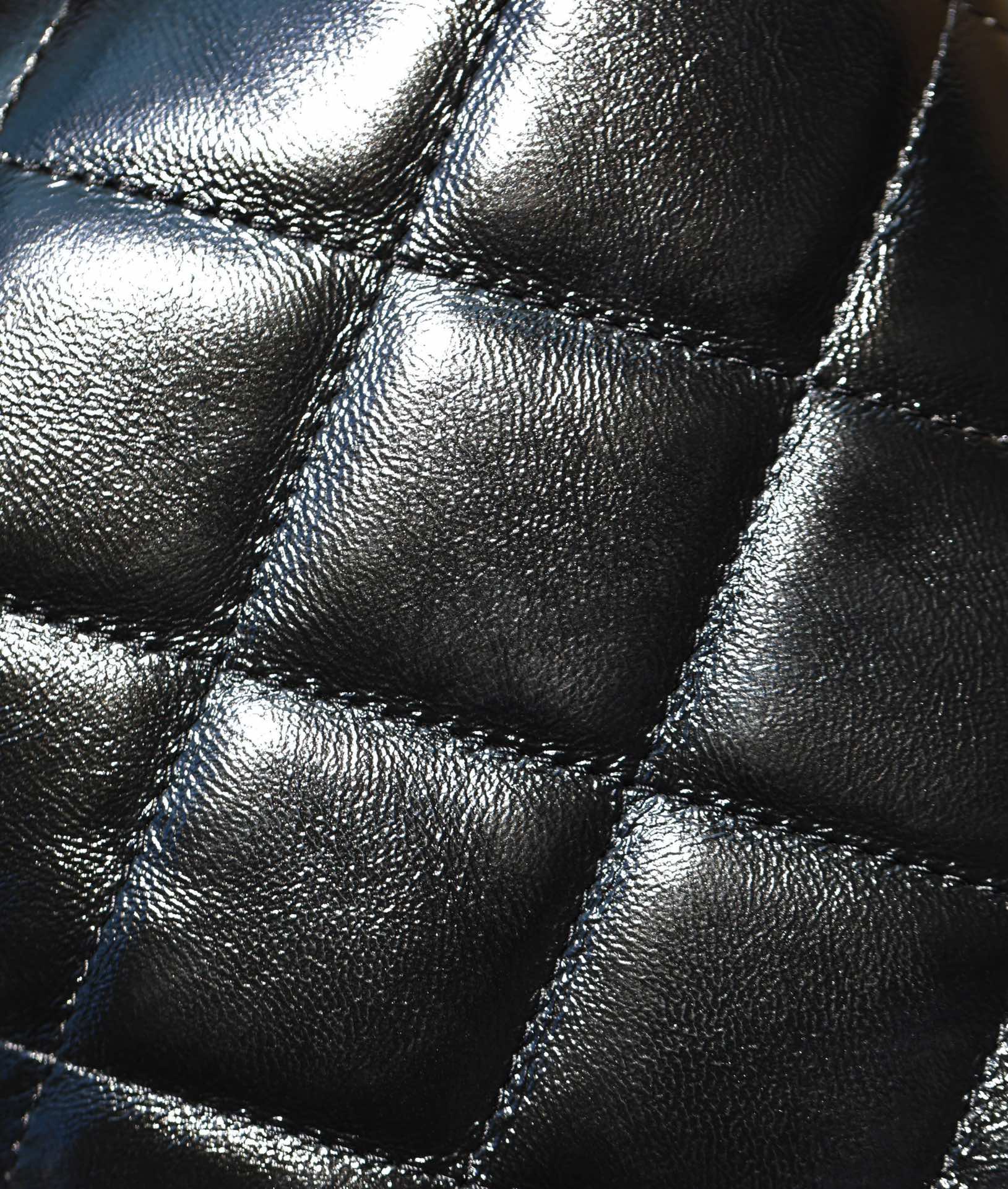 24B Cluth With Chain Black Lambskin Gold Hardware mysite