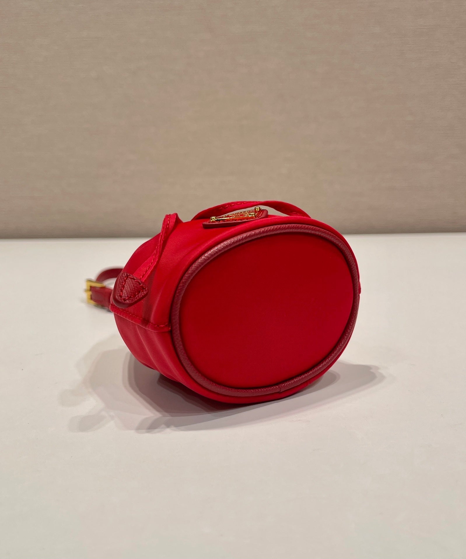 MINI BUCKET BAG 10 IN RED RE-NYLON AND SAFFIANO LEATHER STRAP mysite