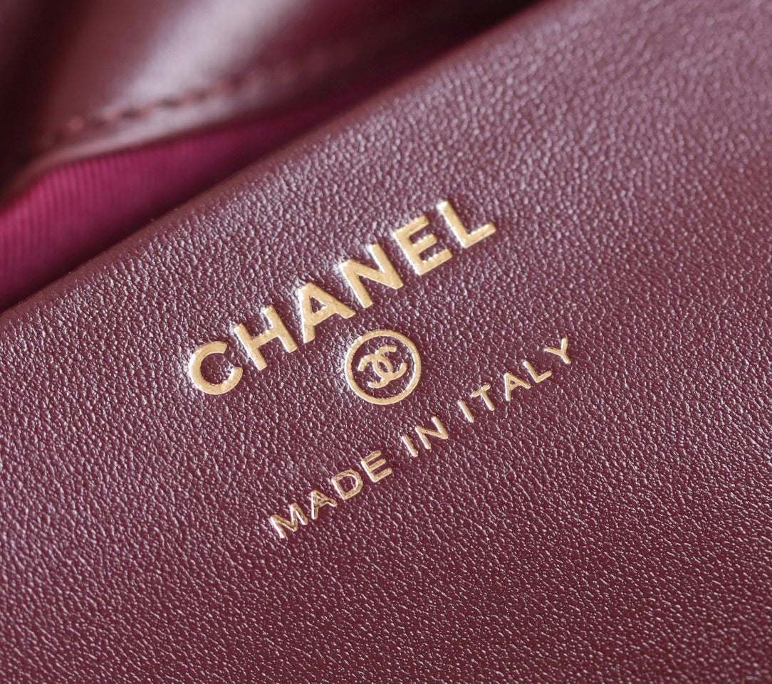 24B Cluth With Chain Burgundy Lambskin Gold Hardware mysite