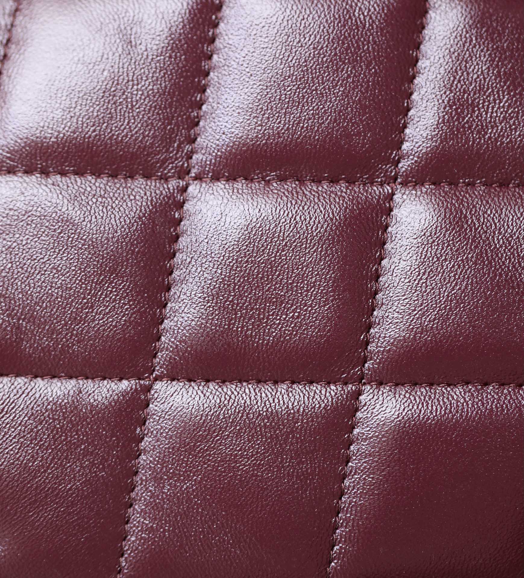 24B Cluth With Chain Burgundy Lambskin Gold Hardware mysite