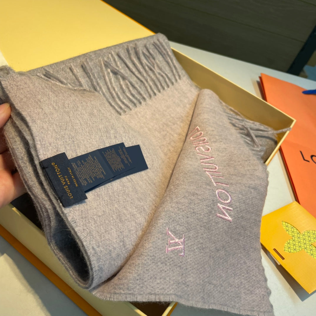 SCARF 190 CM IN HARBOR GRAY CASHMERE WITH PINK LOGO 396327 mysite