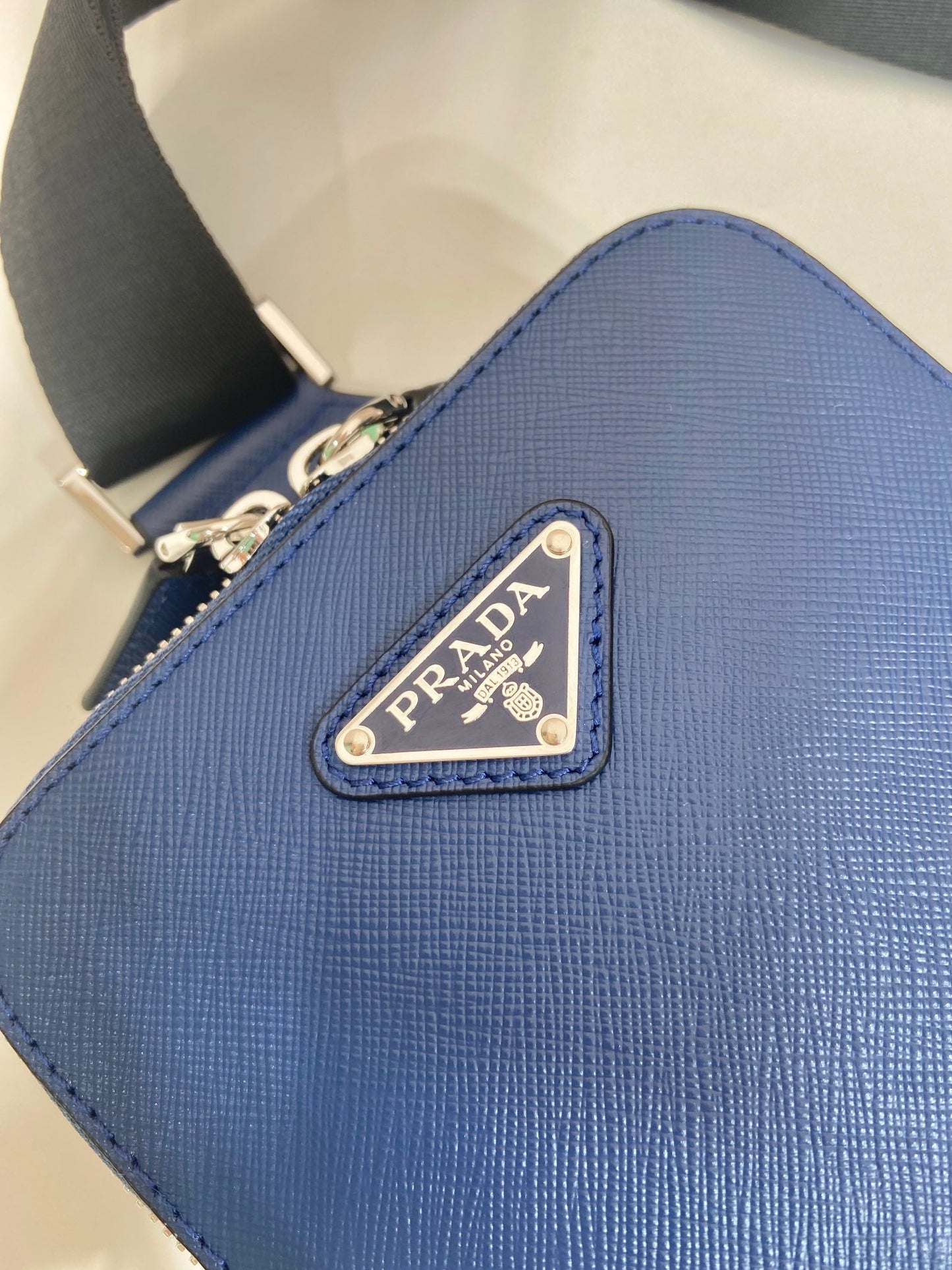 CHEST BAG 20 IN CLASSIC BLUE SAFFIANO LEATHER mysite