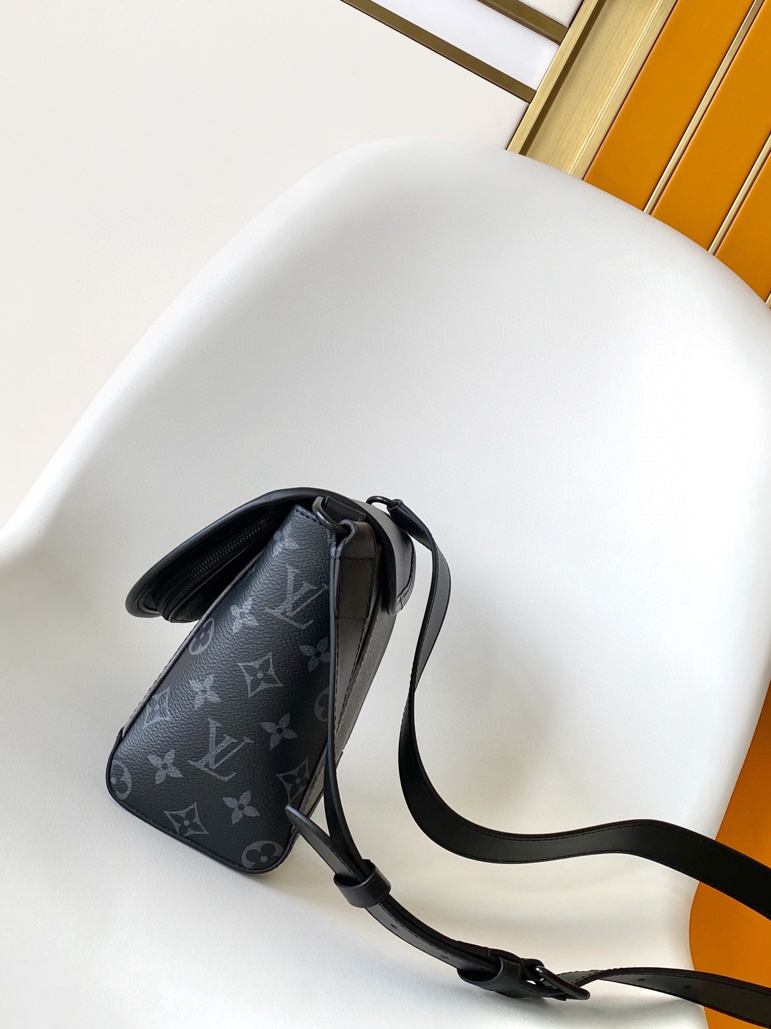 LV Pulse Messenger 26.6cm Black Monogram Eclipse Reverse Canvas mysite