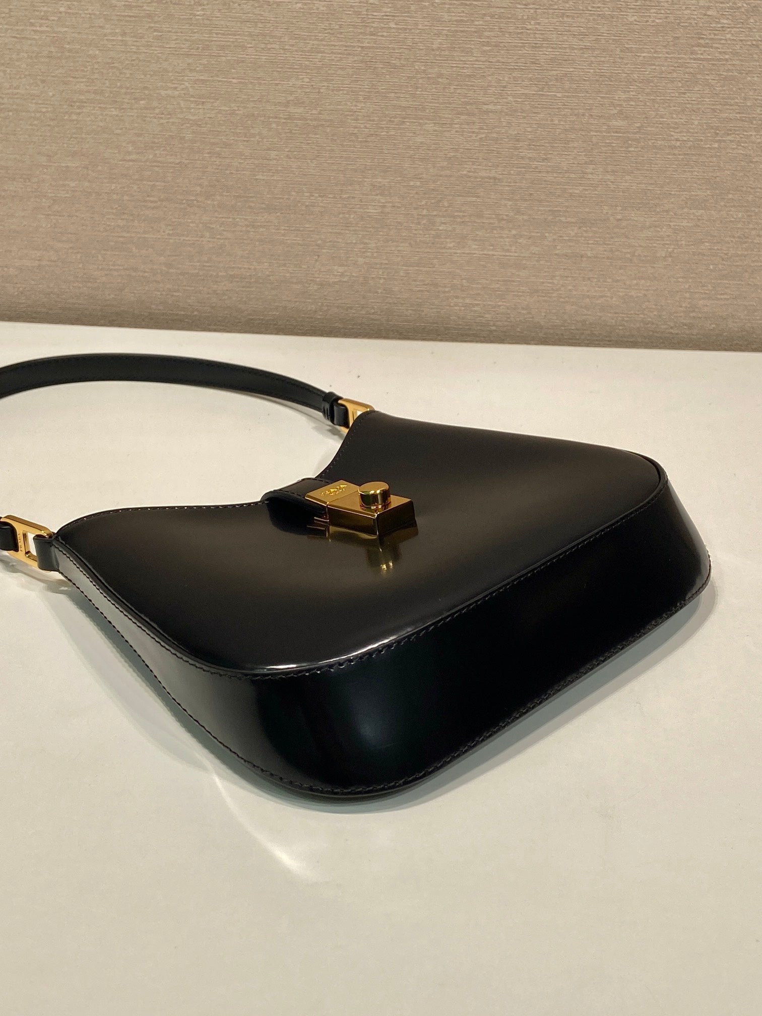 CLEO SHOULDER BAG 22 IN BLACK BRUSHED LAMBSKIN WITH CLASP CLOSURE mysite