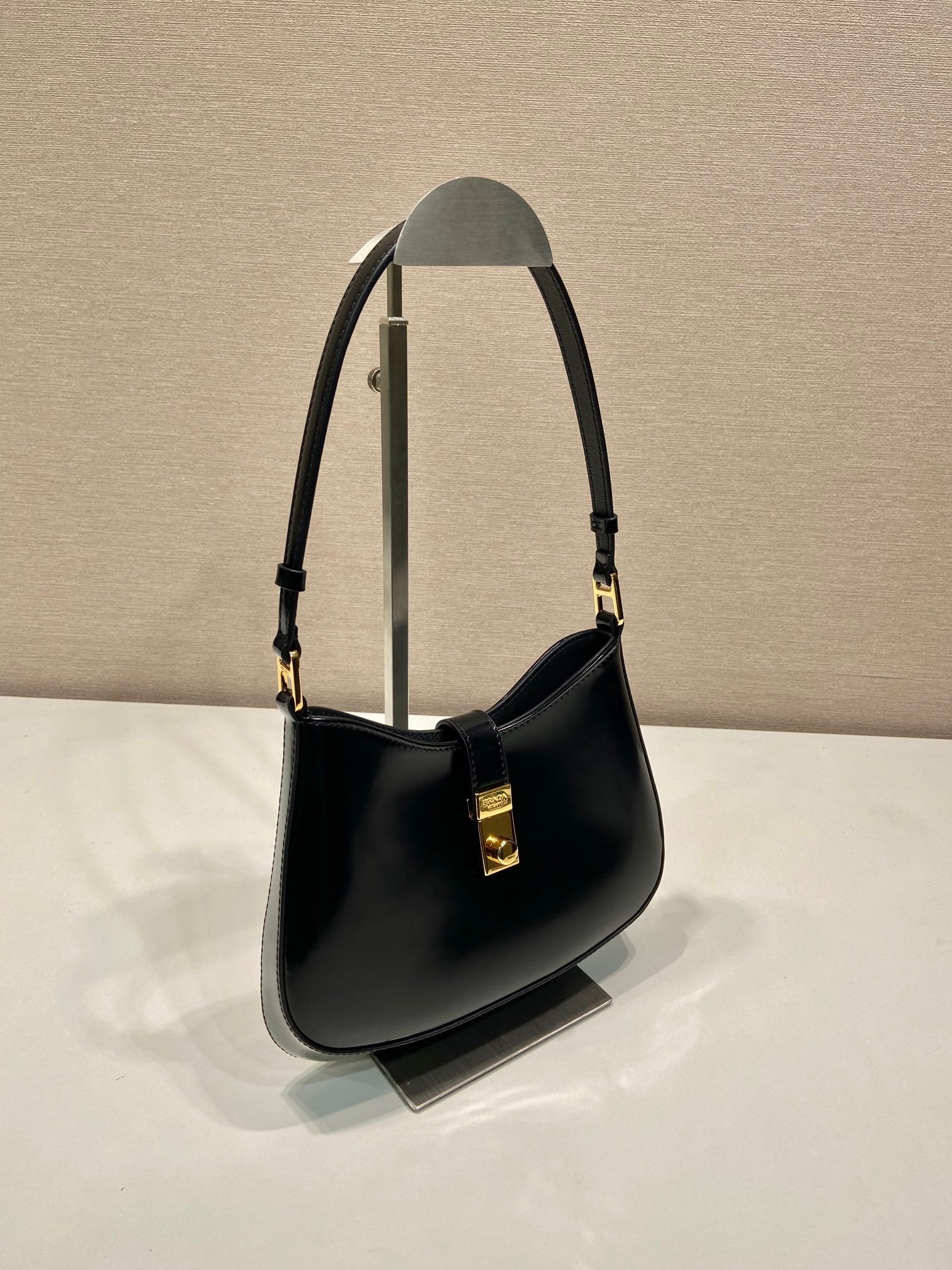 CLEO SHOULDER BAG 22 IN BLACK BRUSHED LAMBSKIN WITH CLASP CLOSURE mysite