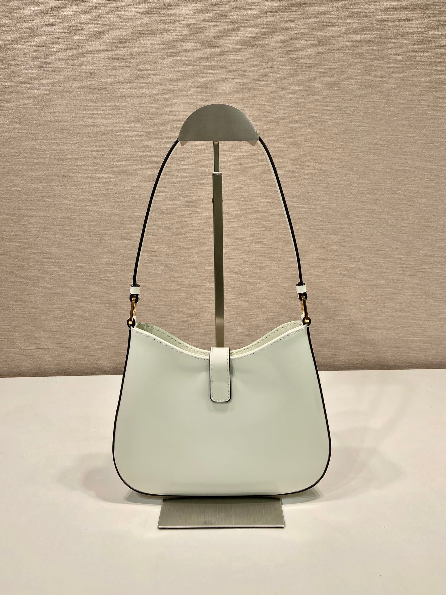 CLEO SHOULDER BAG 22 IN WHITE BRUSHED LAMBSKIN WITH CLASP CLOSURE mysite