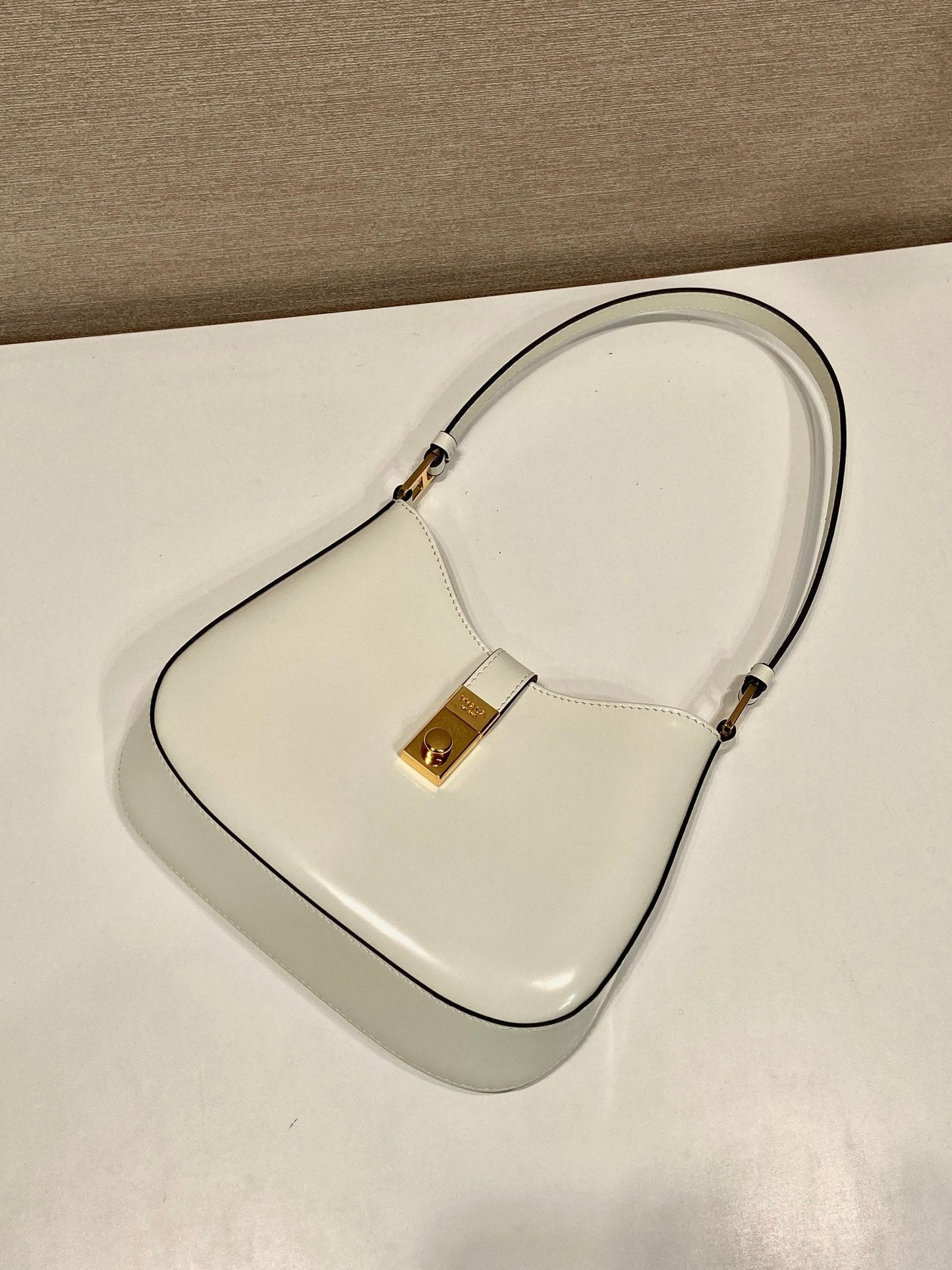 CLEO SHOULDER BAG 22 IN WHITE BRUSHED LAMBSKIN WITH CLASP CLOSURE mysite