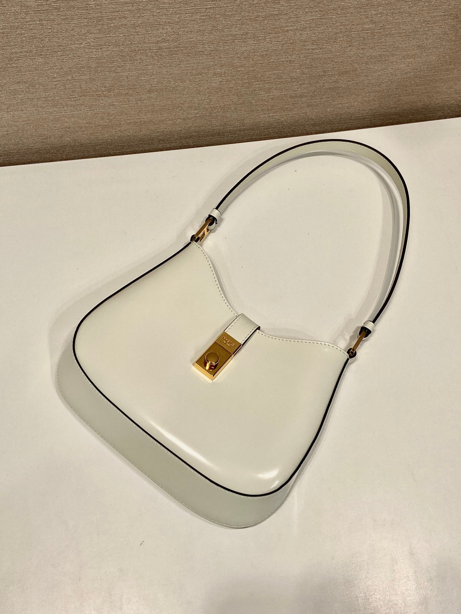 CLEO SHOULDER BAG 22 IN WHITE BRUSHED LAMBSKIN WITH CLASP CLOSURE mysite