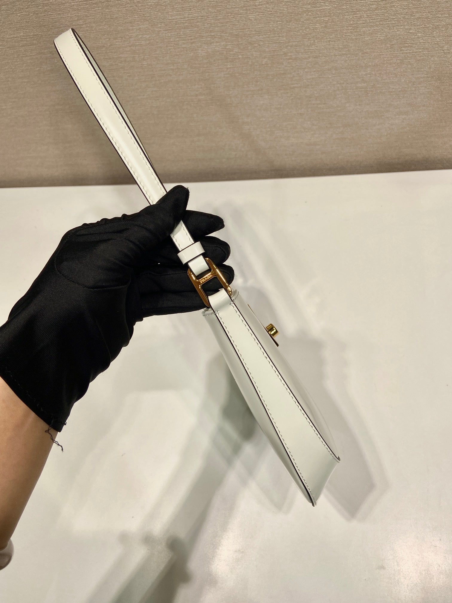 CLEO SHOULDER BAG 22 IN WHITE BRUSHED LAMBSKIN WITH CLASP CLOSURE mysite