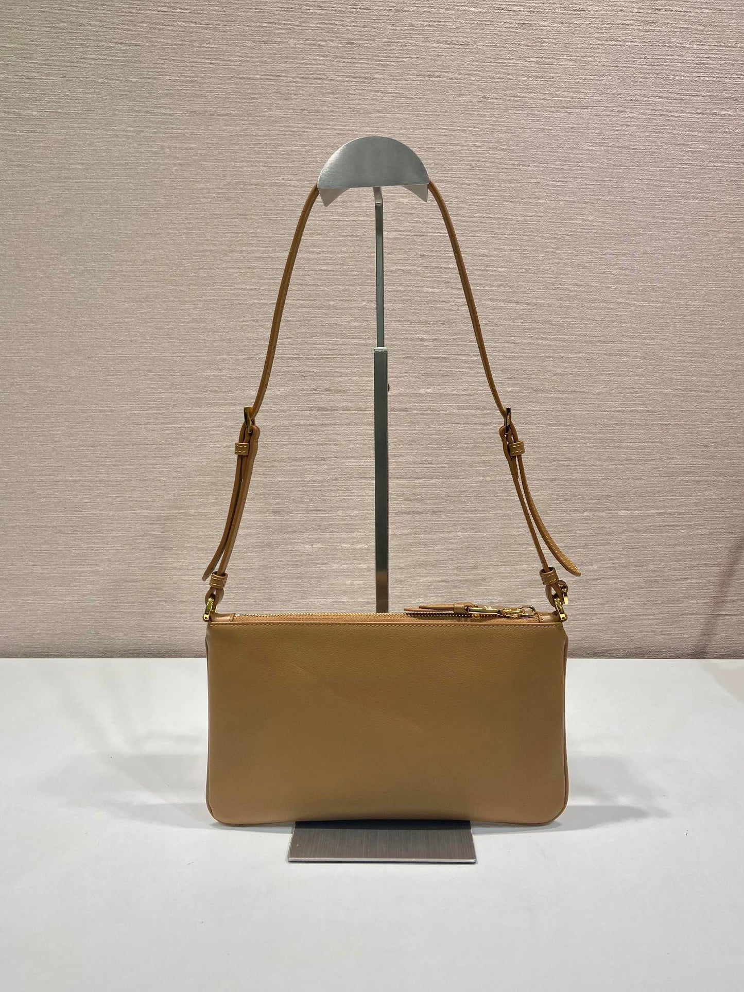 TRIANGLE LOGO SHOULDER BAG 24 IN PEANUT BROWN SMOOTH CALFSKIN mysite