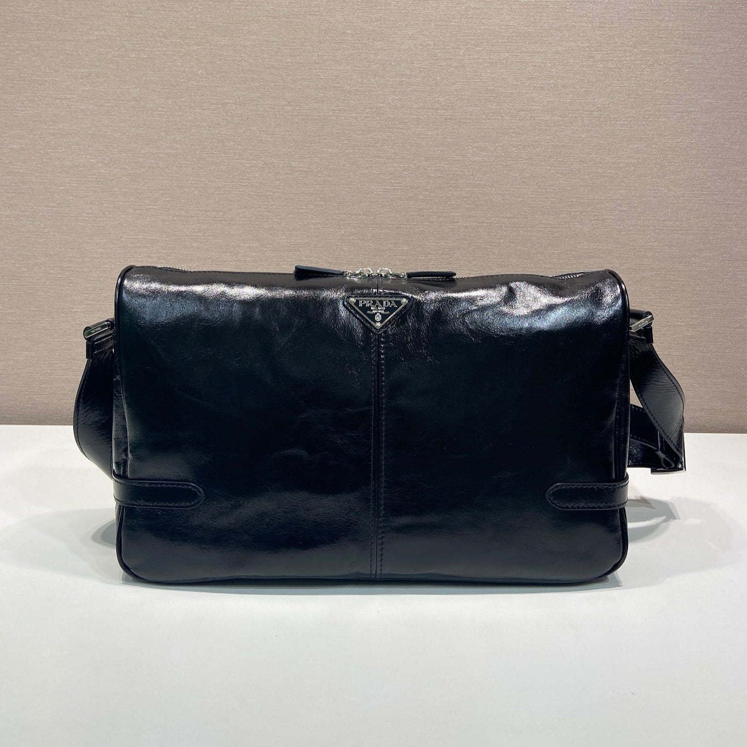 HOBO BAG 35 IN BLACK OIL WAX LAMBSKIN SILVER LOGO mysite