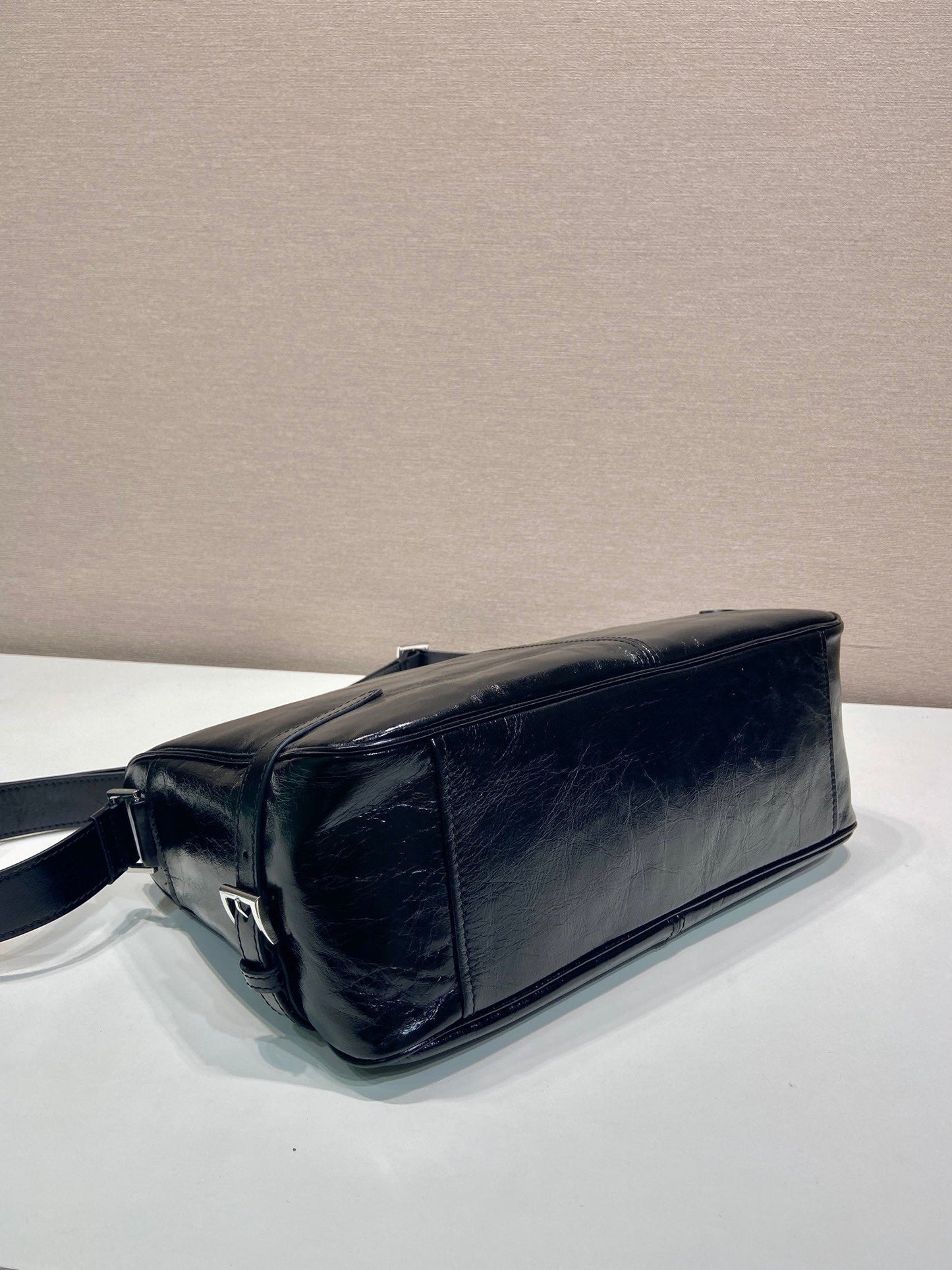 HOBO BAG 35 IN BLACK OIL WAX LAMBSKIN SILVER LOGO mysite