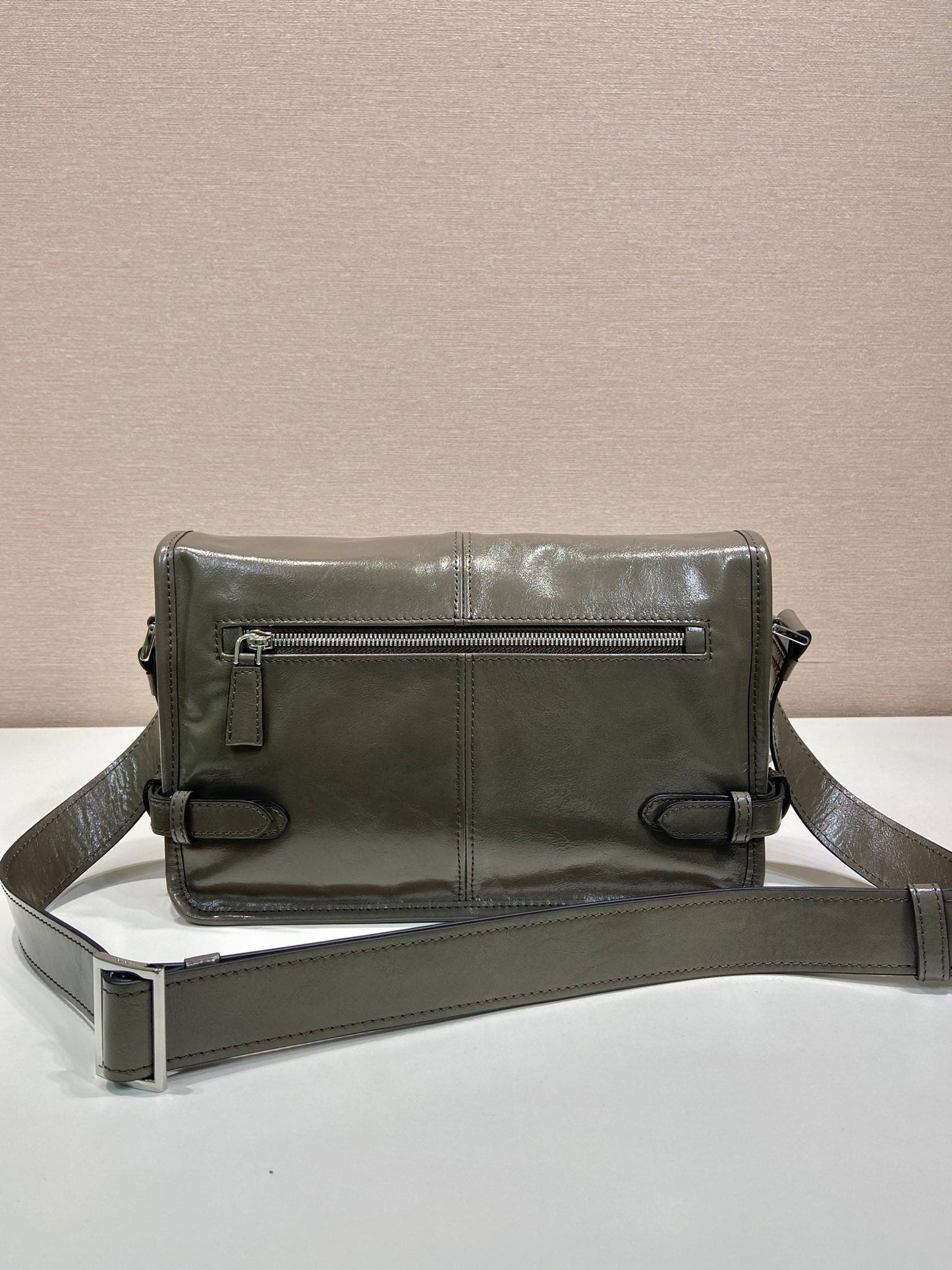 MESSENGER BAG 30 IN TROUT GRAY SOFT AND SHINY CALFSKIN mysite