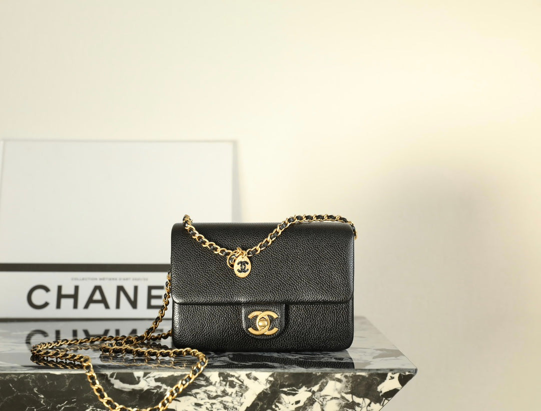 CC 24K Flap Bag 18cm Black Grained Calfskin Gold Hardware mysite