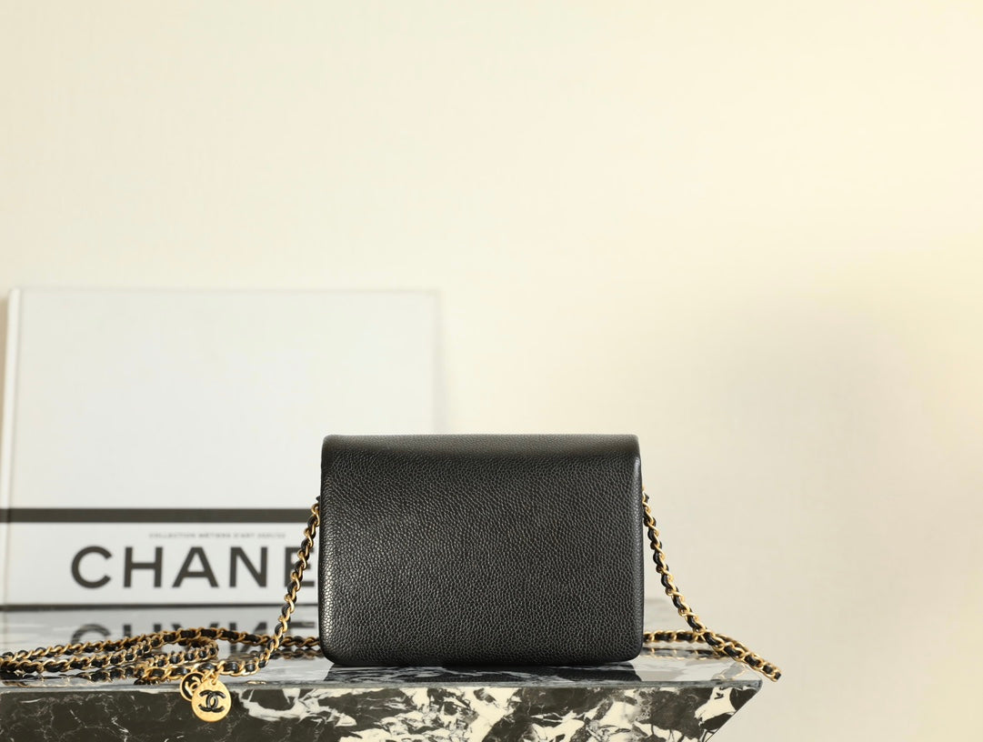 CC 24K Flap Bag 18cm Black Grained Calfskin Gold Hardware mysite