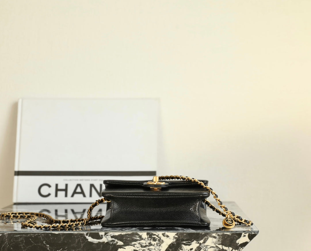 CC 24K Flap Bag 18cm Black Grained Calfskin Gold Hardware mysite