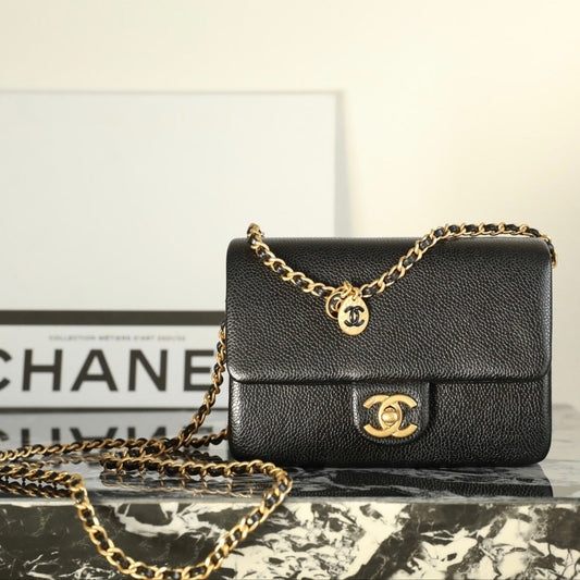 CC 24K Flap Bag 18cm Black Grained Calfskin Gold Hardware mysite
