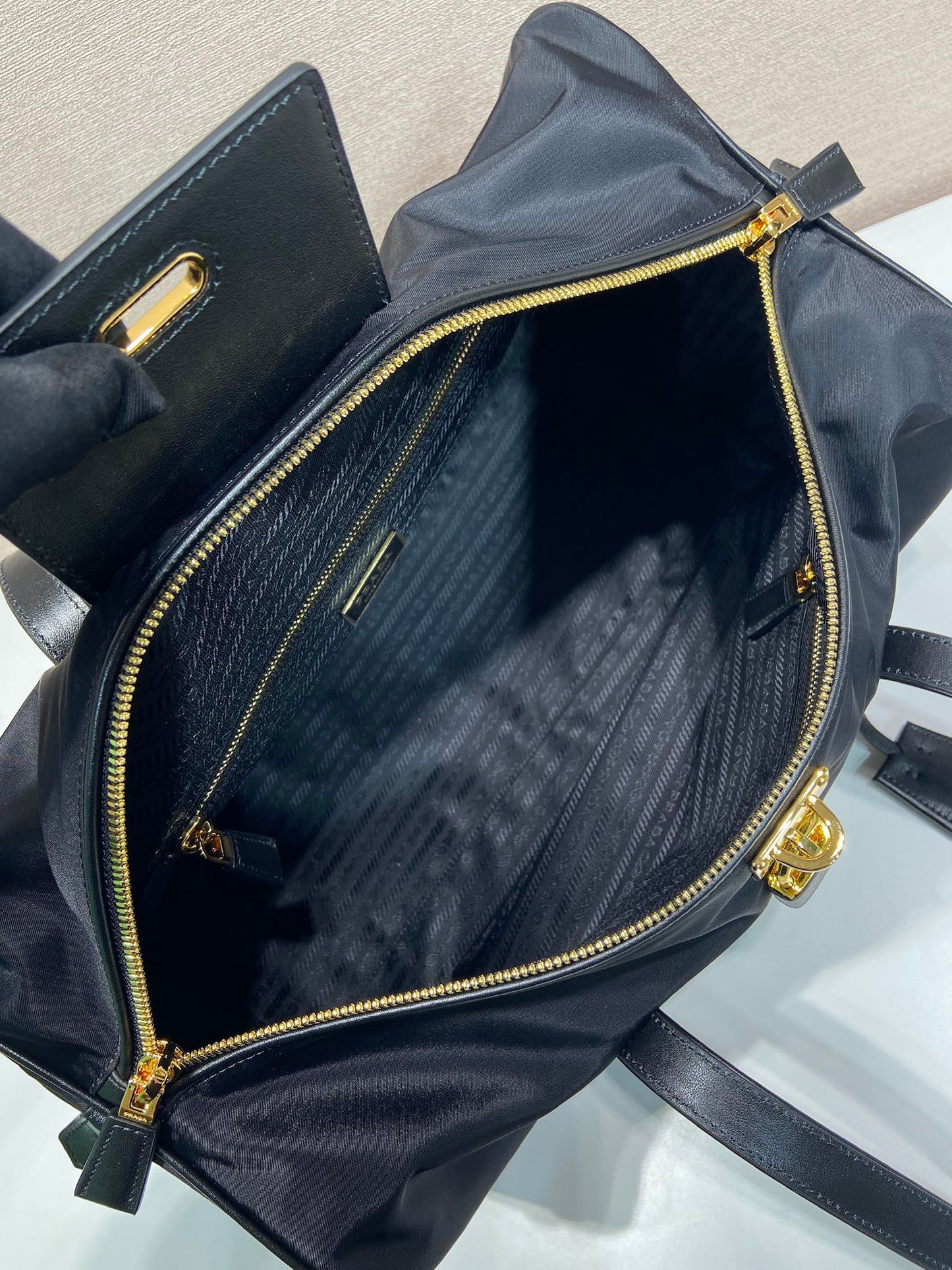 TRAVEL BAG 40 IN BLACK WATERPROOF FABRIC GOLD PADLOCK mysite