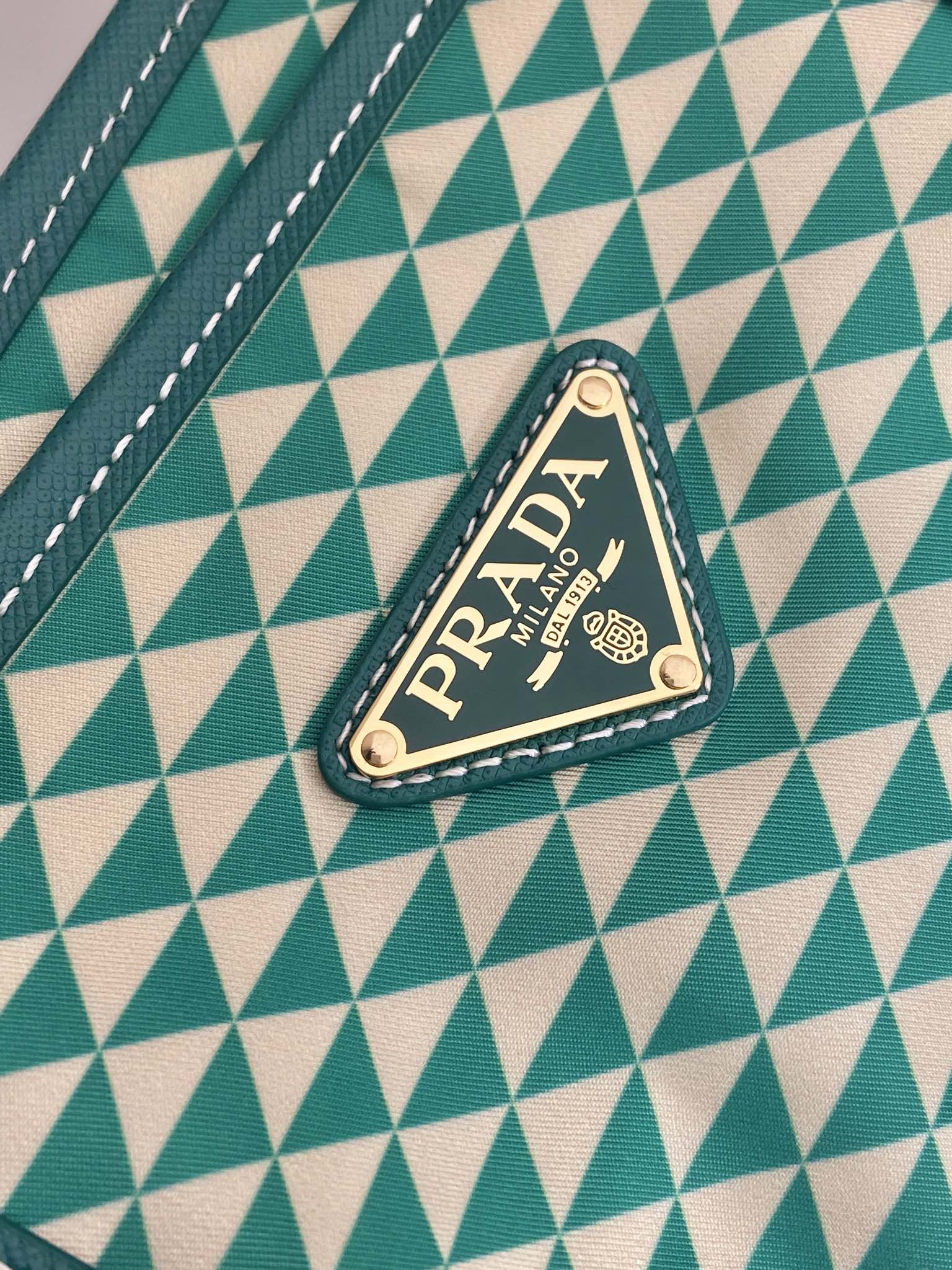 TOTE BAG 33 IN FOREST GREEN MIX CREAM TRIANGLE PATTERN EMBROIDERED FABRIC mysite